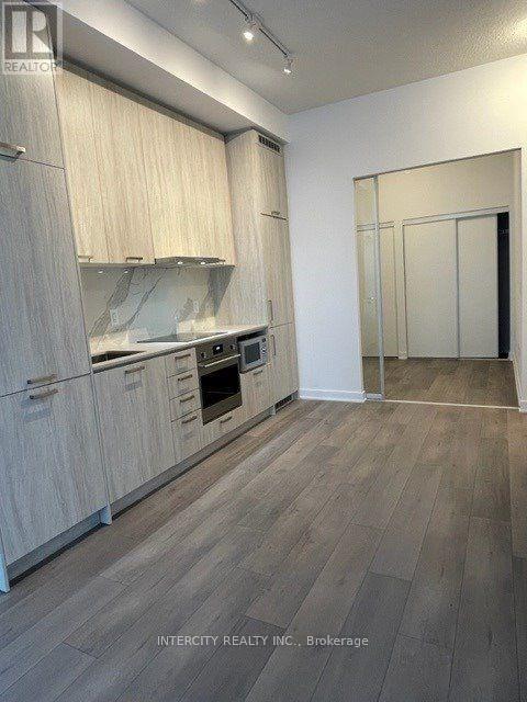 519 - 38 Honeycrisp Crescent, Vaughan, Ontario  L4K 0M8 - Photo 7 - N12567640