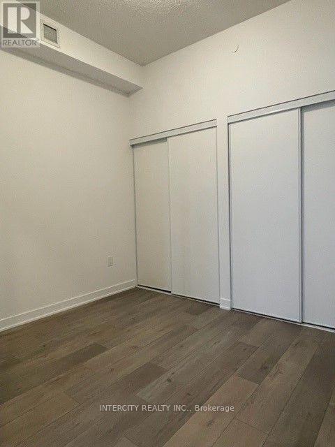 519 - 38 Honeycrisp Crescent, Vaughan, Ontario  L4K 0M8 - Photo 8 - N12567640