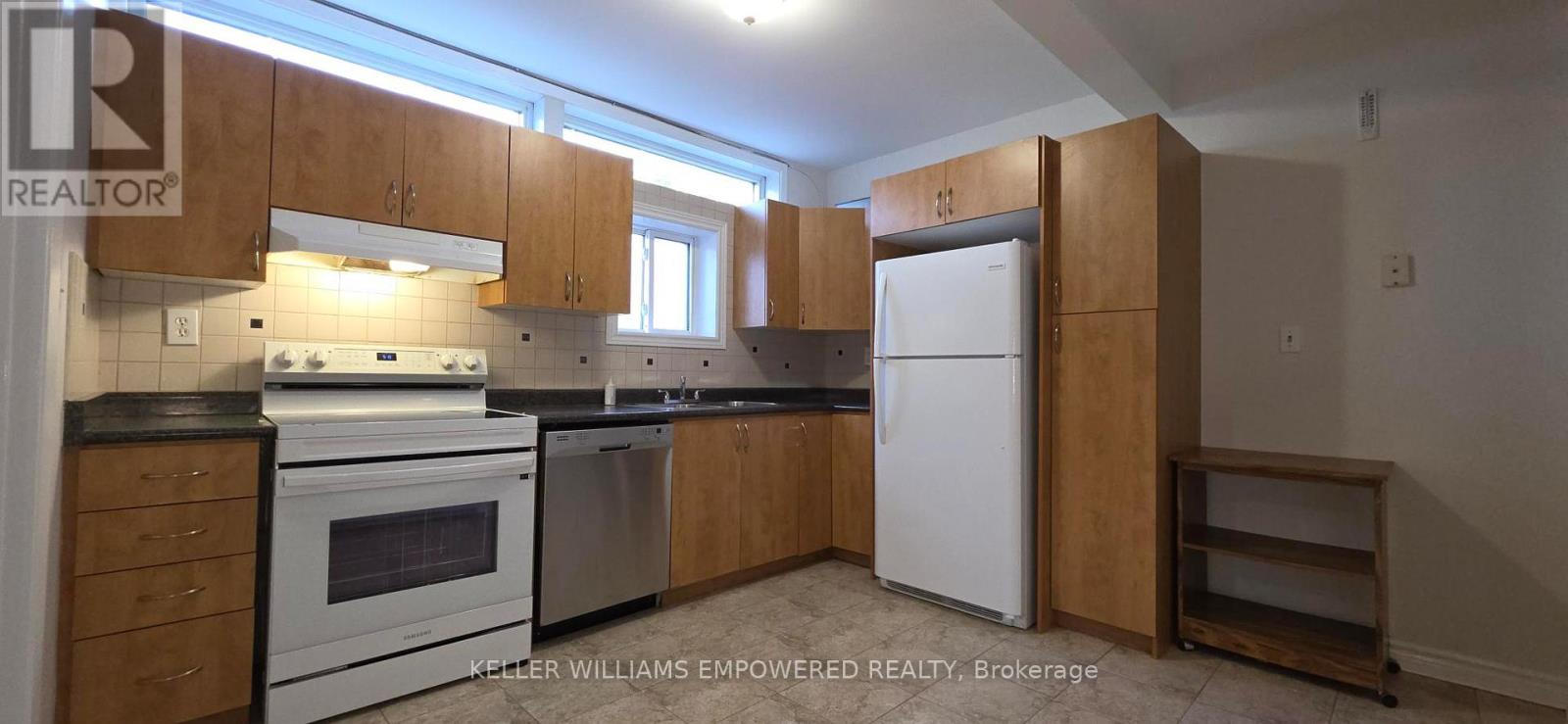 Main Floor - 89 Centre Street E, Richmond Hill, Ontario  L4C 1A3 - Photo 3 - N12567696