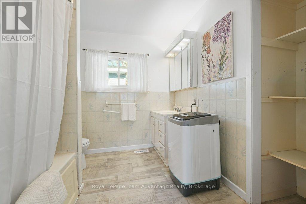 9 Hillcrest Avenue, Parry Sound, Ontario  P2A 1L5 - Photo 16 - X12518426