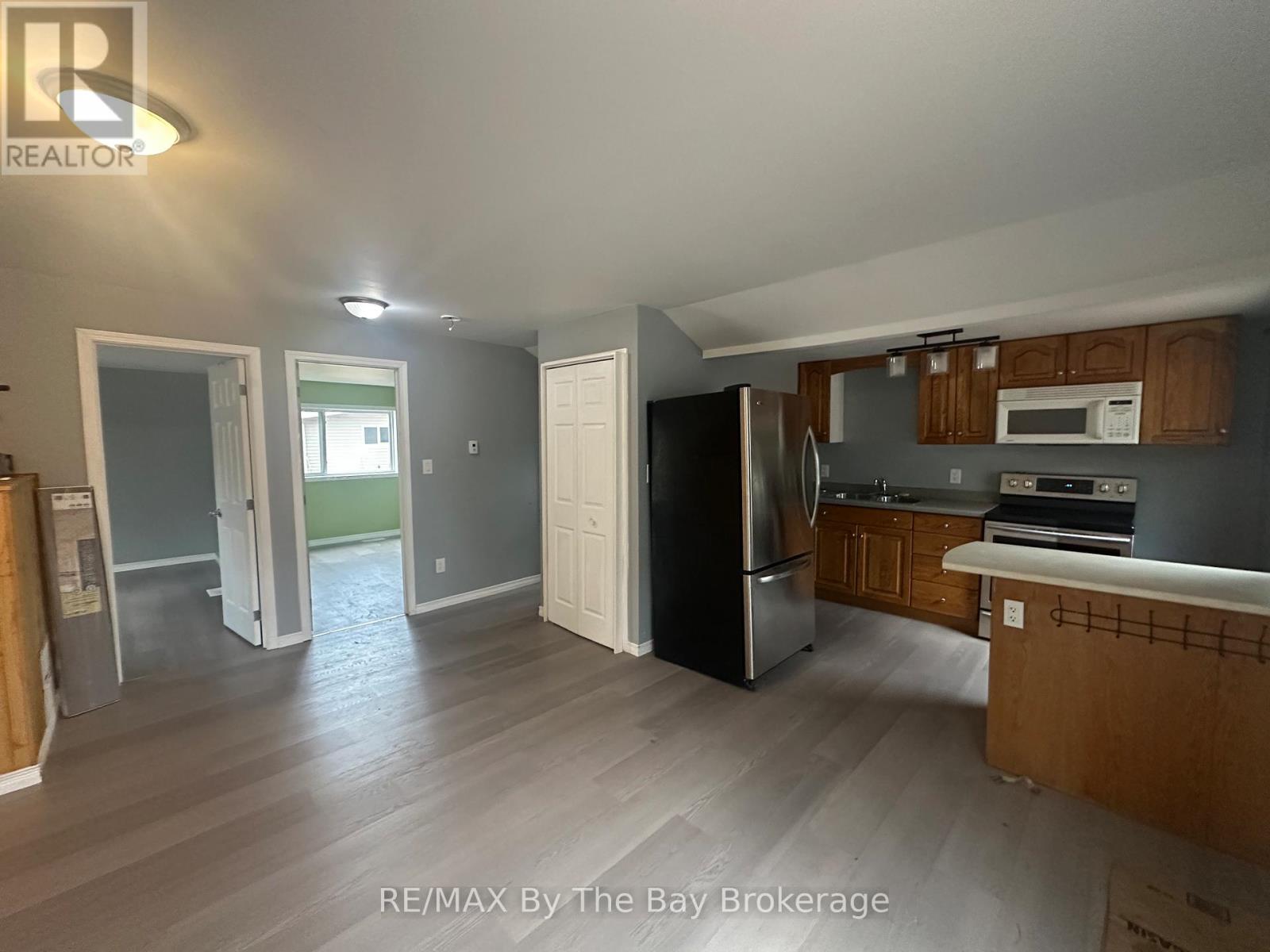 86 30th Street N, Wasaga Beach, Ontario  L9Z 2C8 - Photo 3 - S12542442