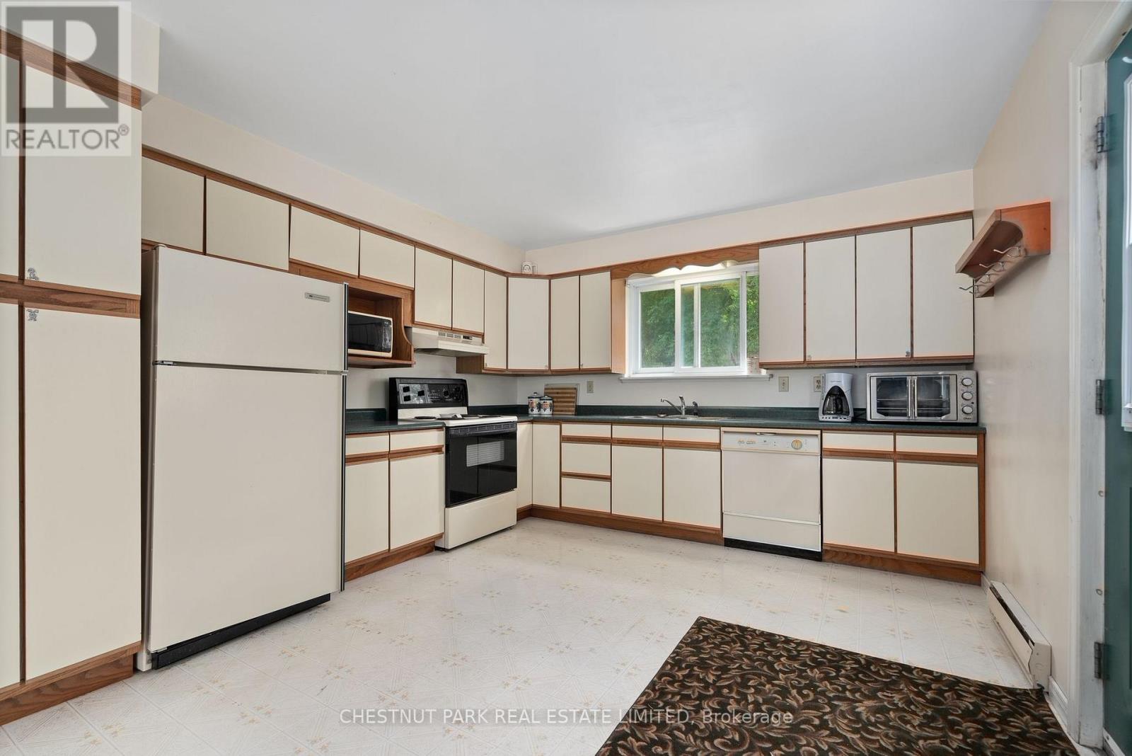 84-88 Munroe Lane, Prince Edward County, Ontario  K0K 2T0 - Photo 16 - X12369647