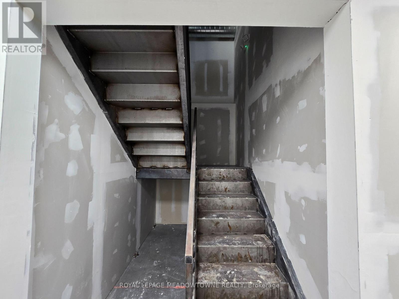 11 - 2578 Bristol Circle, Oakville, Ontario  L6H 6Z7 - Photo 12 - W12567500