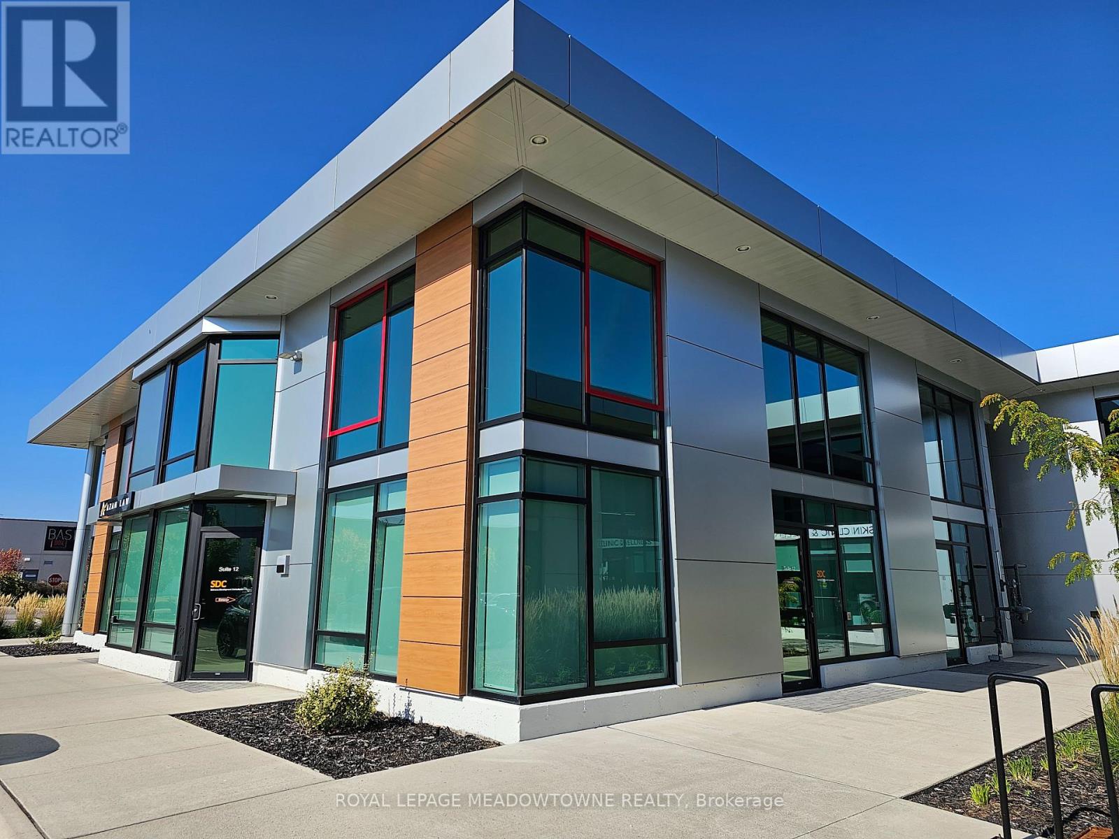 11 - 2578 Bristol Circle, Oakville, Ontario  L6H 6Z7 - Photo 2 - W12567500