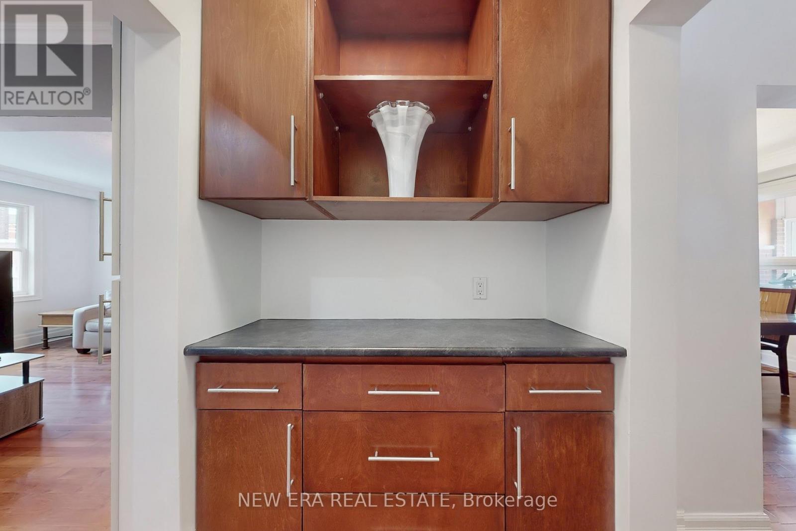 119 Harvie Avenue, Toronto, Ontario  M6E 4K4 - Photo 10 - W12567502