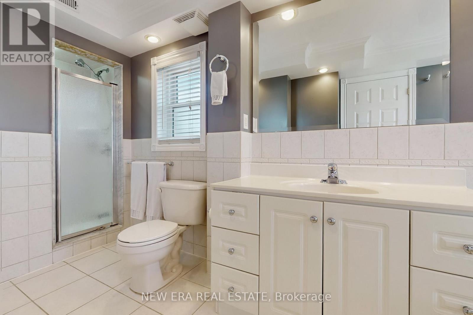 119 Harvie Avenue, Toronto, Ontario  M6E 4K4 - Photo 18 - W12567502