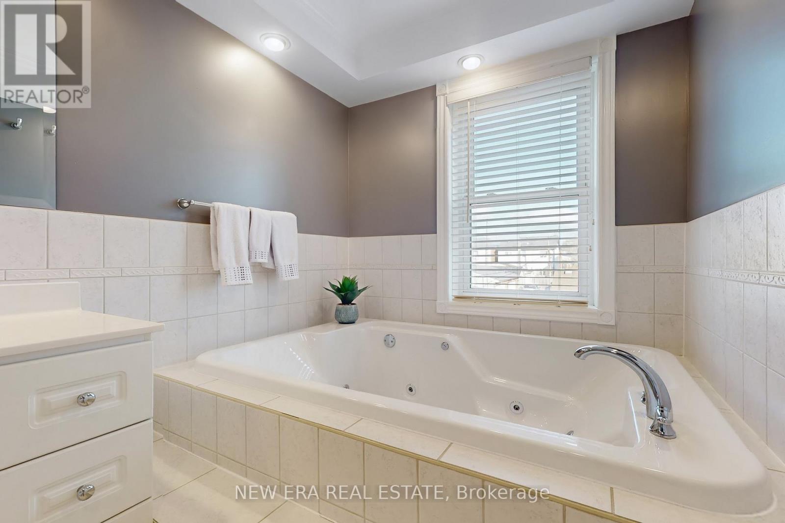 119 Harvie Avenue, Toronto, Ontario  M6E 4K4 - Photo 20 - W12567502