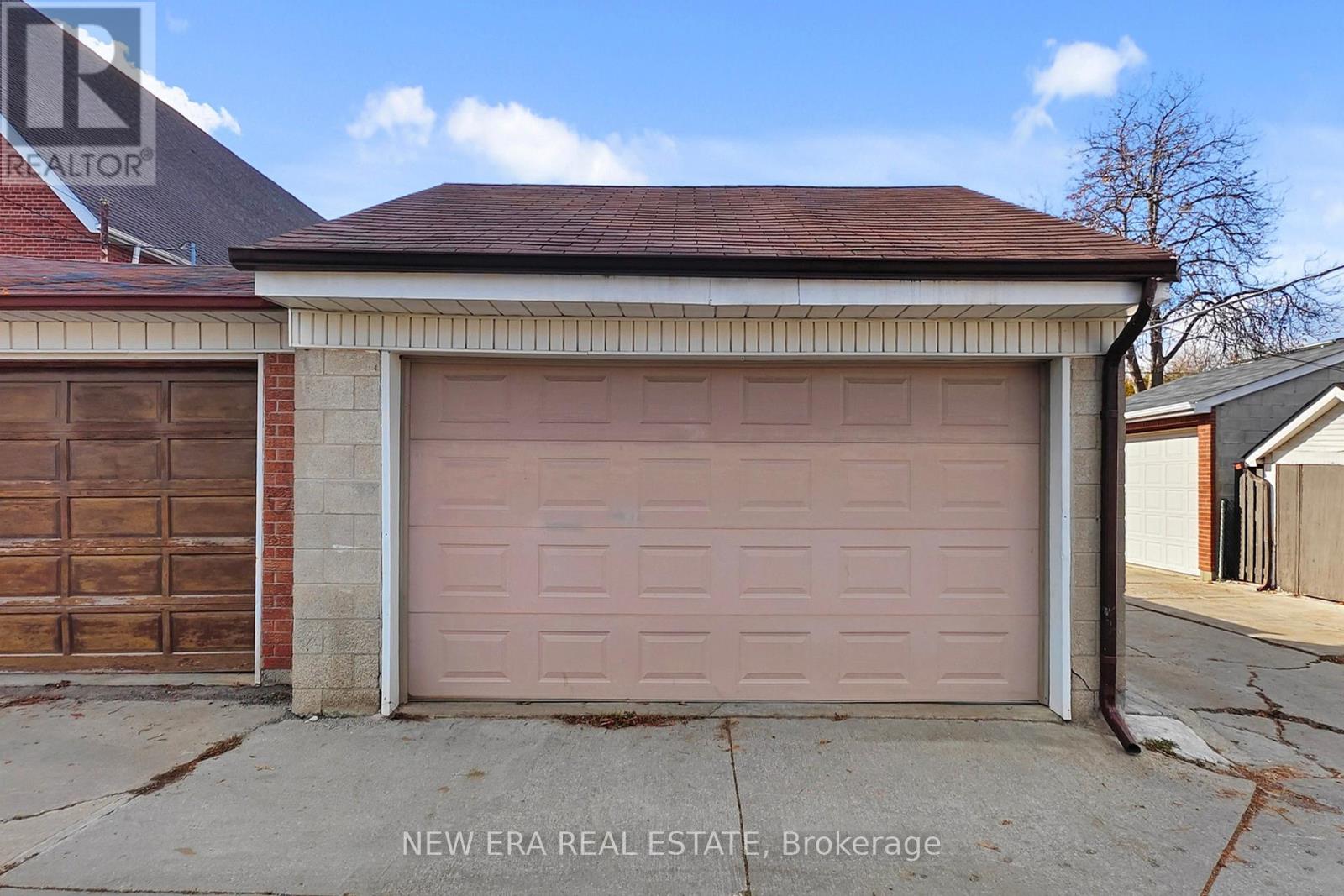 119 Harvie Avenue, Toronto, Ontario  M6E 4K4 - Photo 24 - W12567502