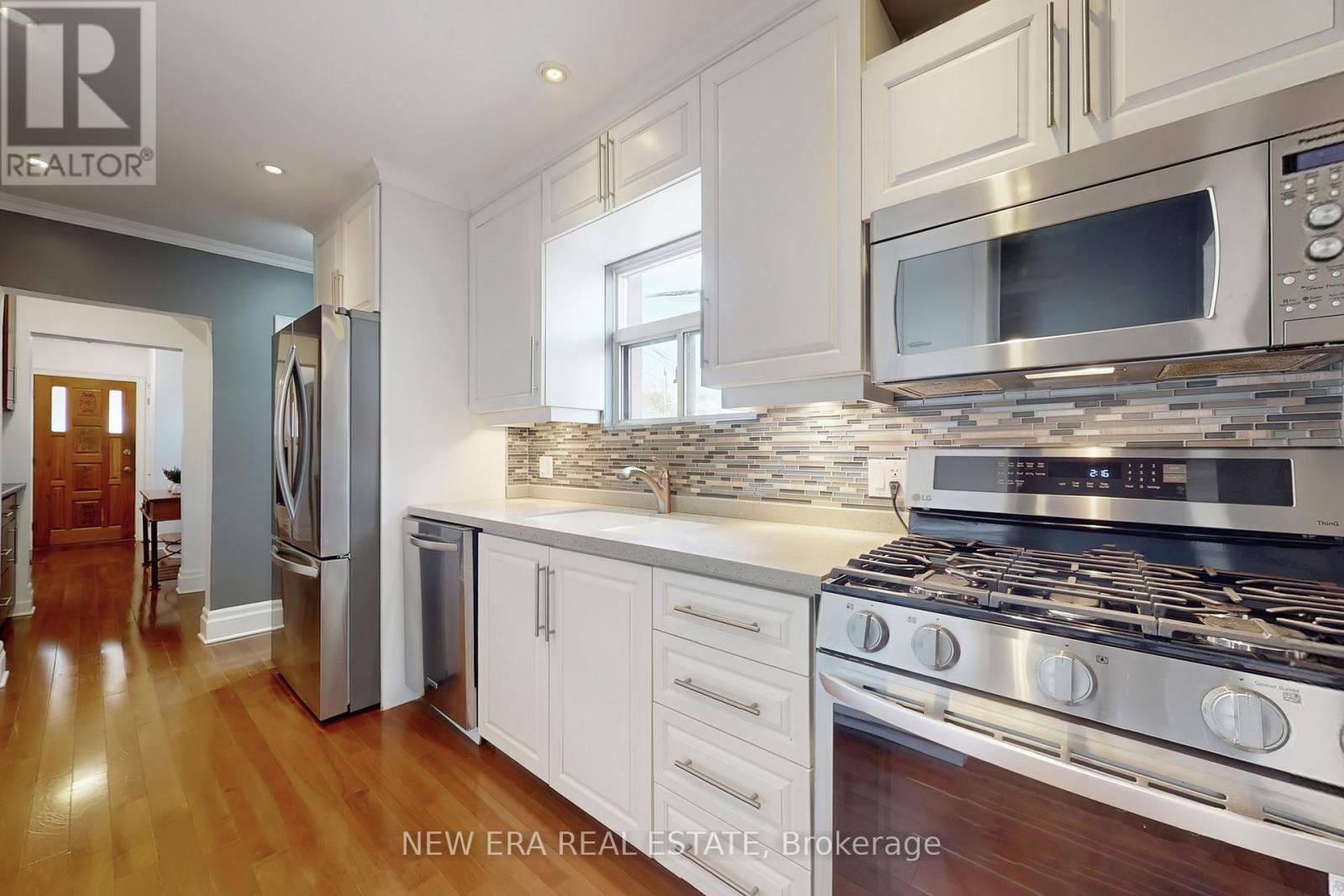 119 Harvie Avenue, Toronto, Ontario  M6E 4K4 - Photo 7 - W12567502