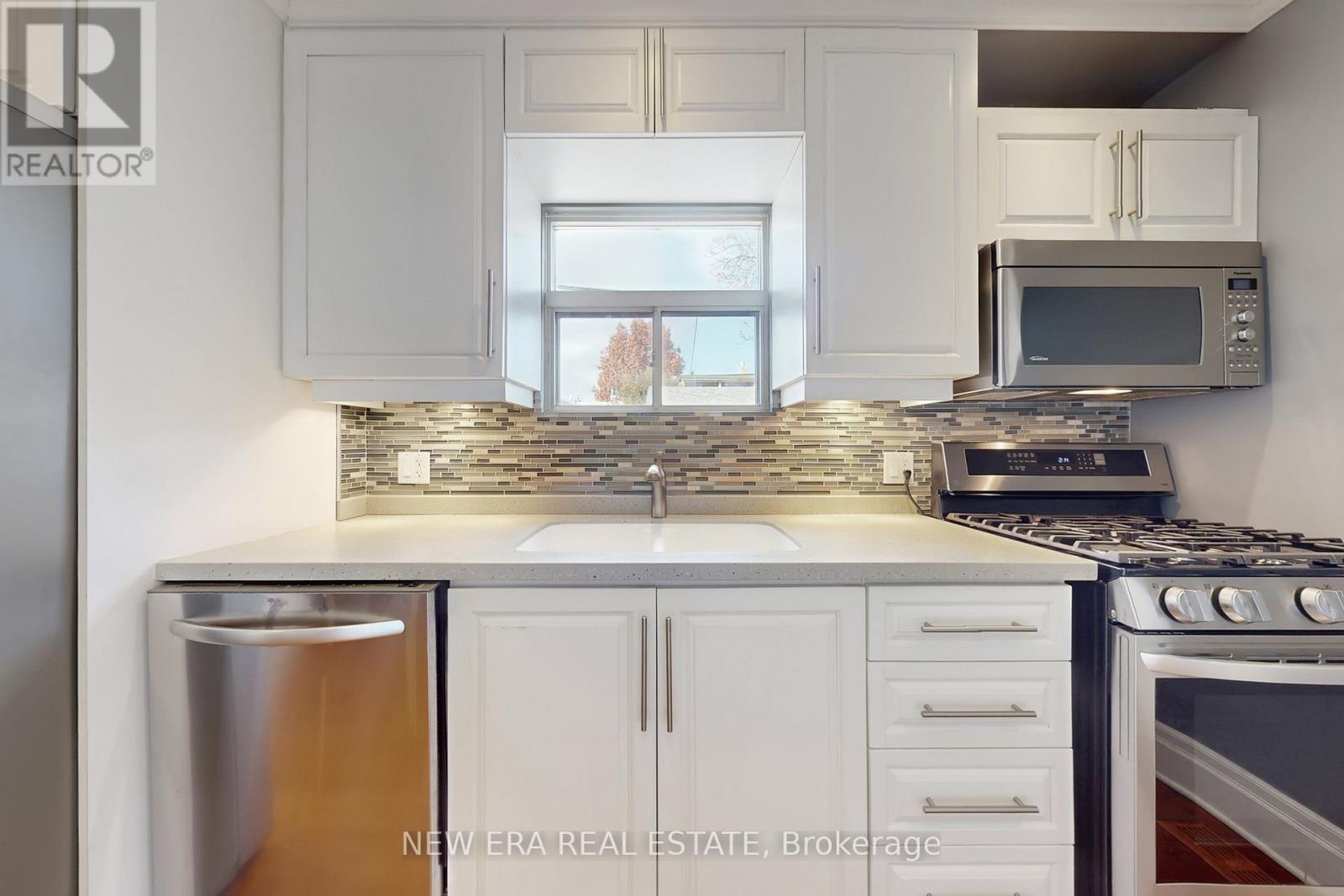 119 Harvie Avenue, Toronto, Ontario  M6E 4K4 - Photo 8 - W12567502