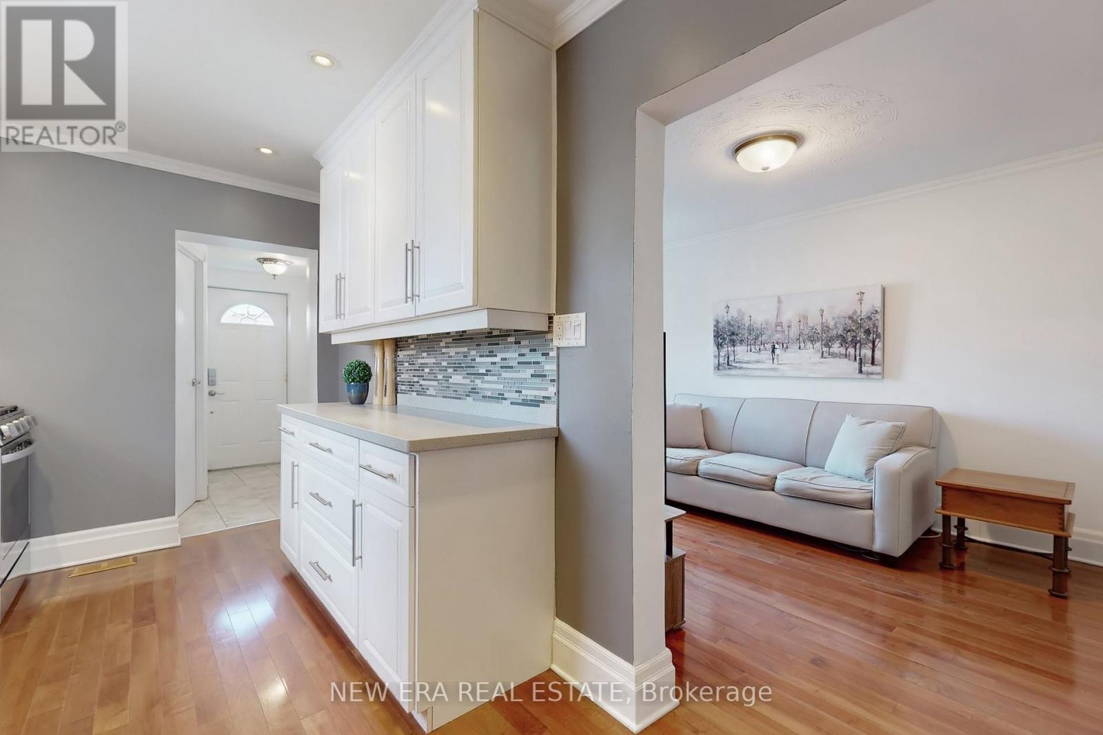 119 Harvie Avenue, Toronto, Ontario  M6E 4K4 - Photo 9 - W12567502