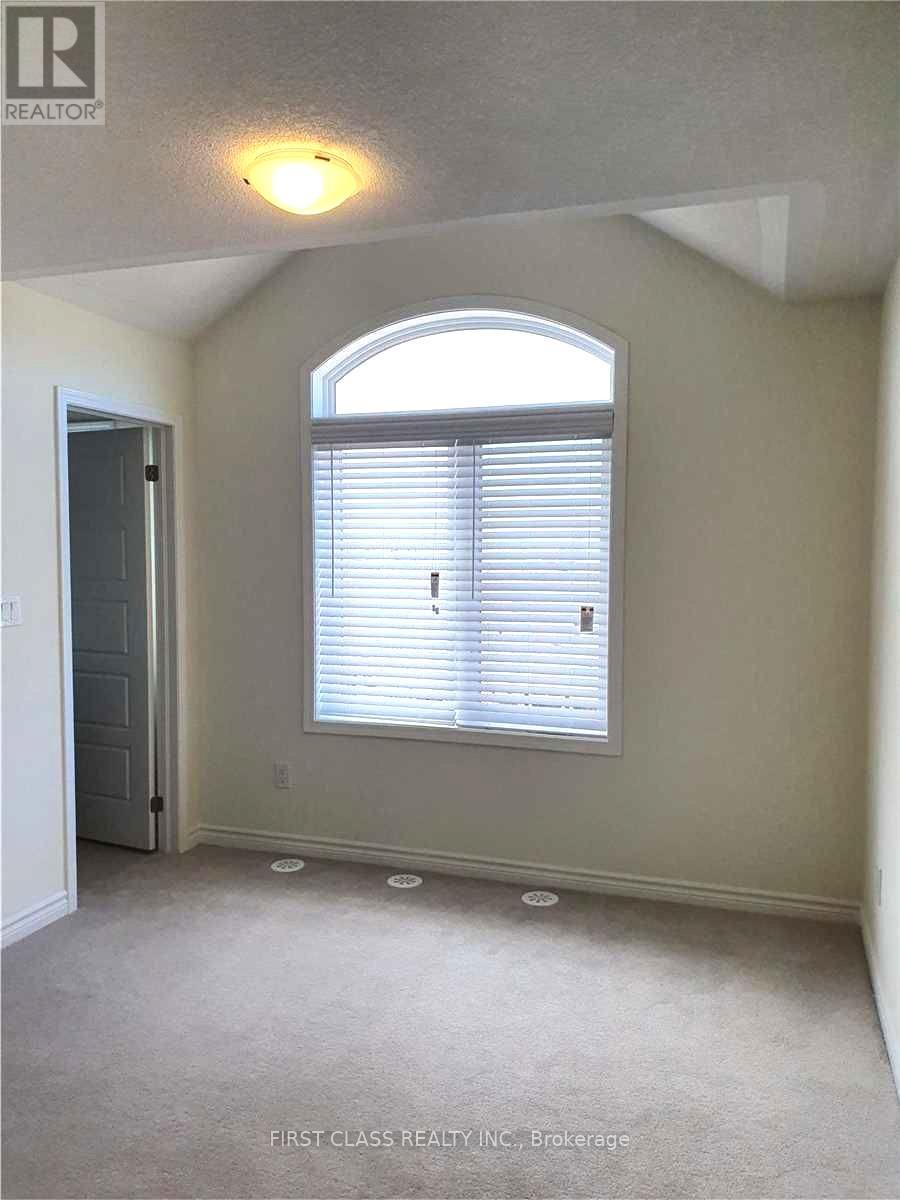 944 Balsam Court, Milton, Ontario  L9E 1R6 - Photo 15 - W12567556