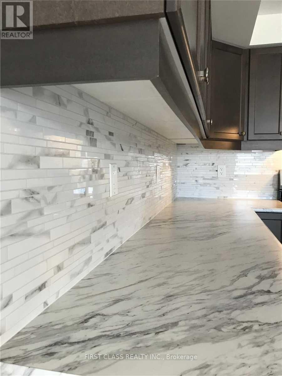 944 Balsam Court, Milton, Ontario  L9E 1R6 - Photo 5 - W12567556