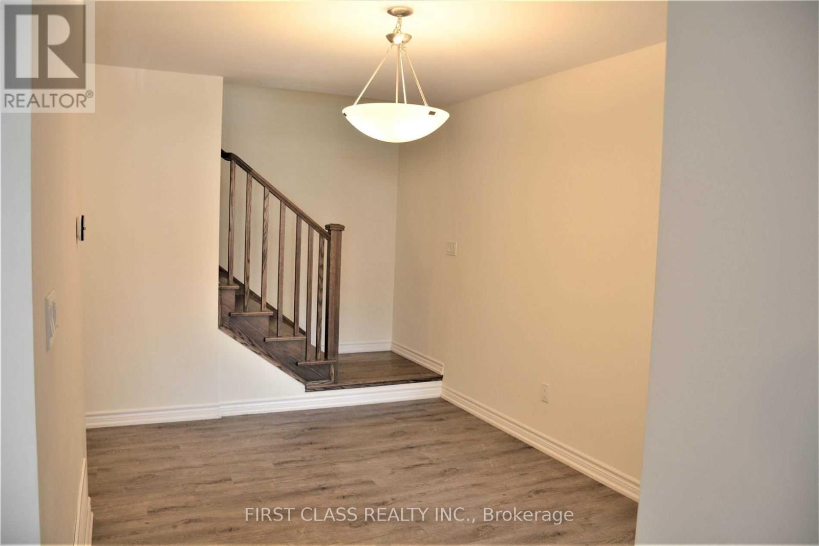 944 Balsam Court, Milton, Ontario  L9E 1R6 - Photo 9 - W12567556