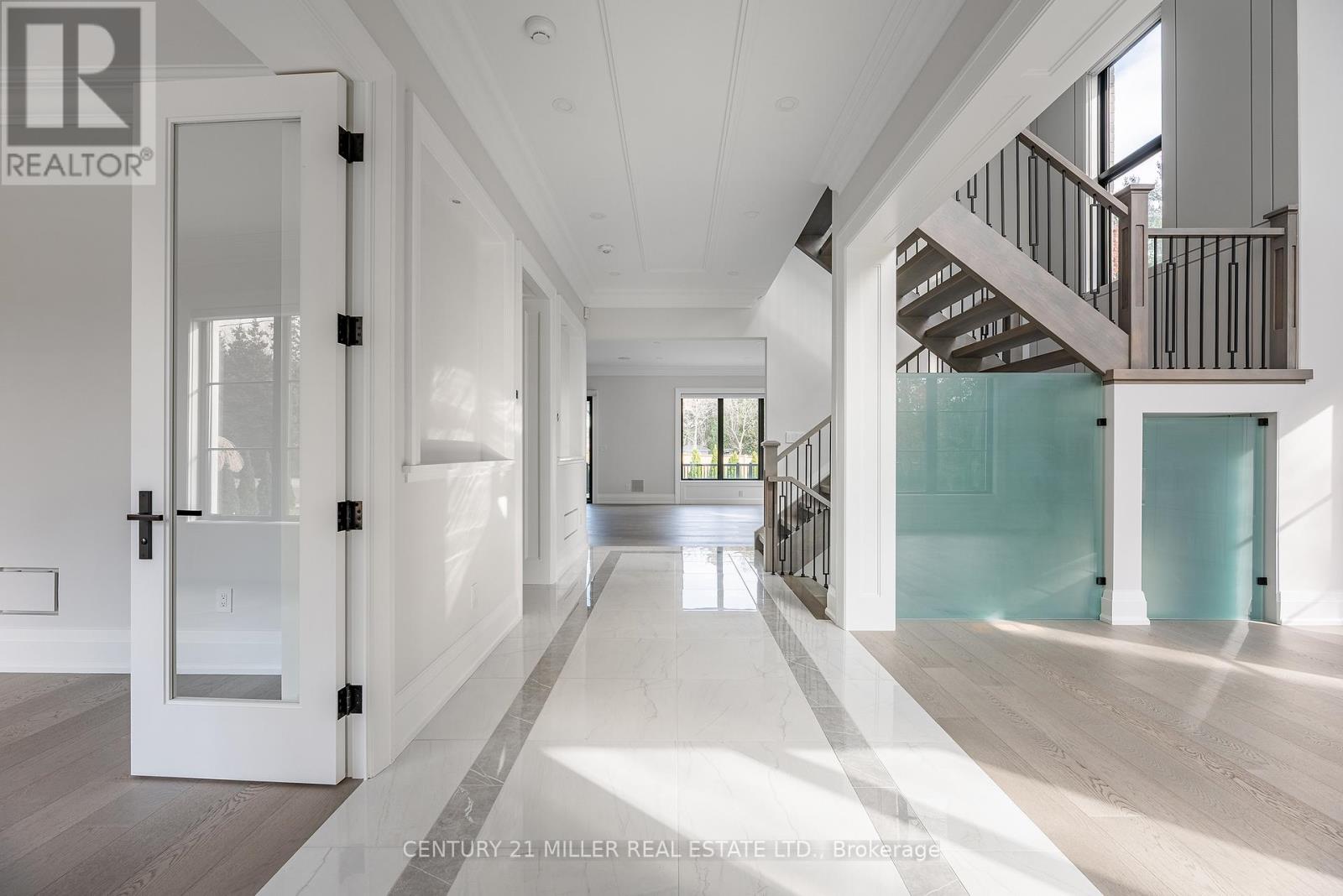 481 Chartwell Road, Oakville, Ontario  L6J 4A6 - Photo 4 - W12567570