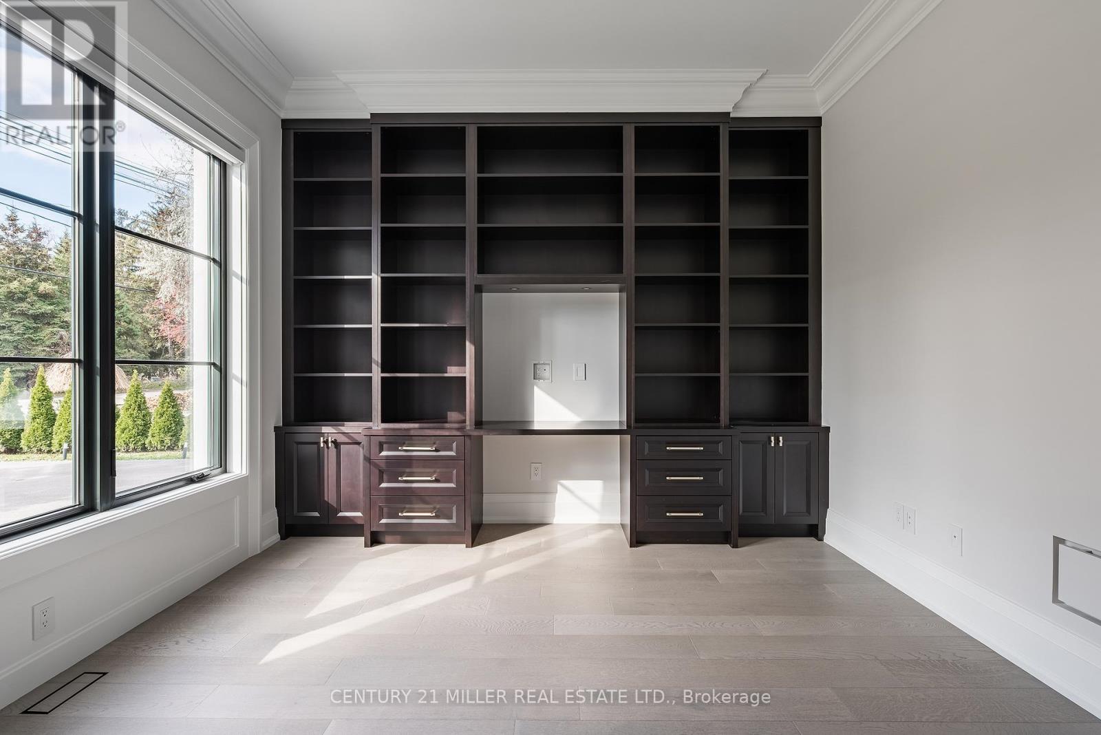 481 Chartwell Road, Oakville, Ontario  L6J 4A6 - Photo 8 - W12567570