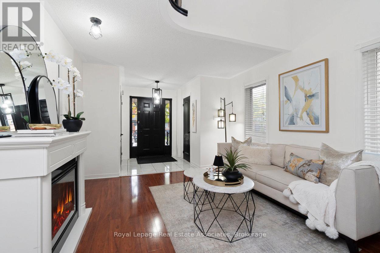 11 Redfinch Way, Brampton, Ontario  L7A 2B2 - Photo 7 - W12567624