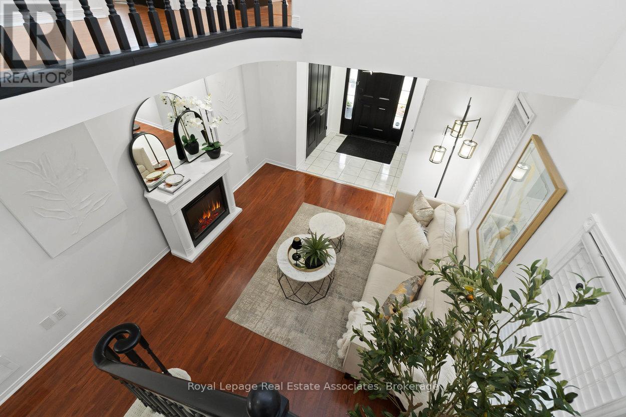 11 Redfinch Way, Brampton, Ontario  L7A 2B2 - Photo 8 - W12567624