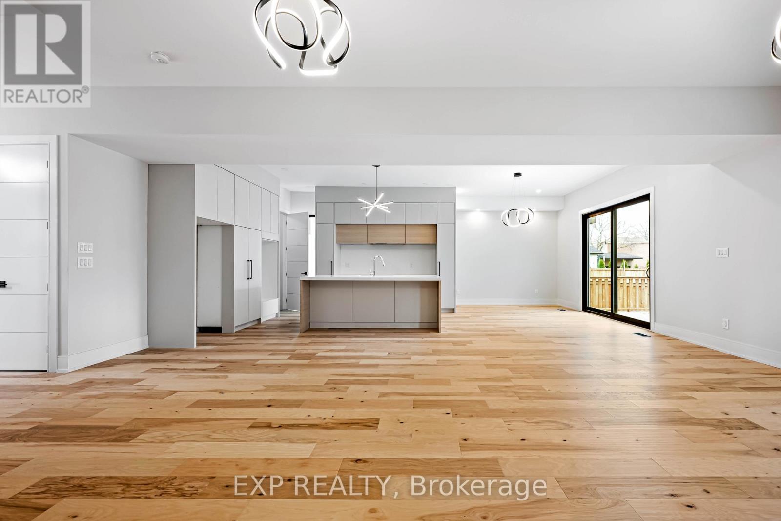 14 Walsh Avenue, Toronto, Ontario  M9M 1B6 - Photo 13 - W12567628