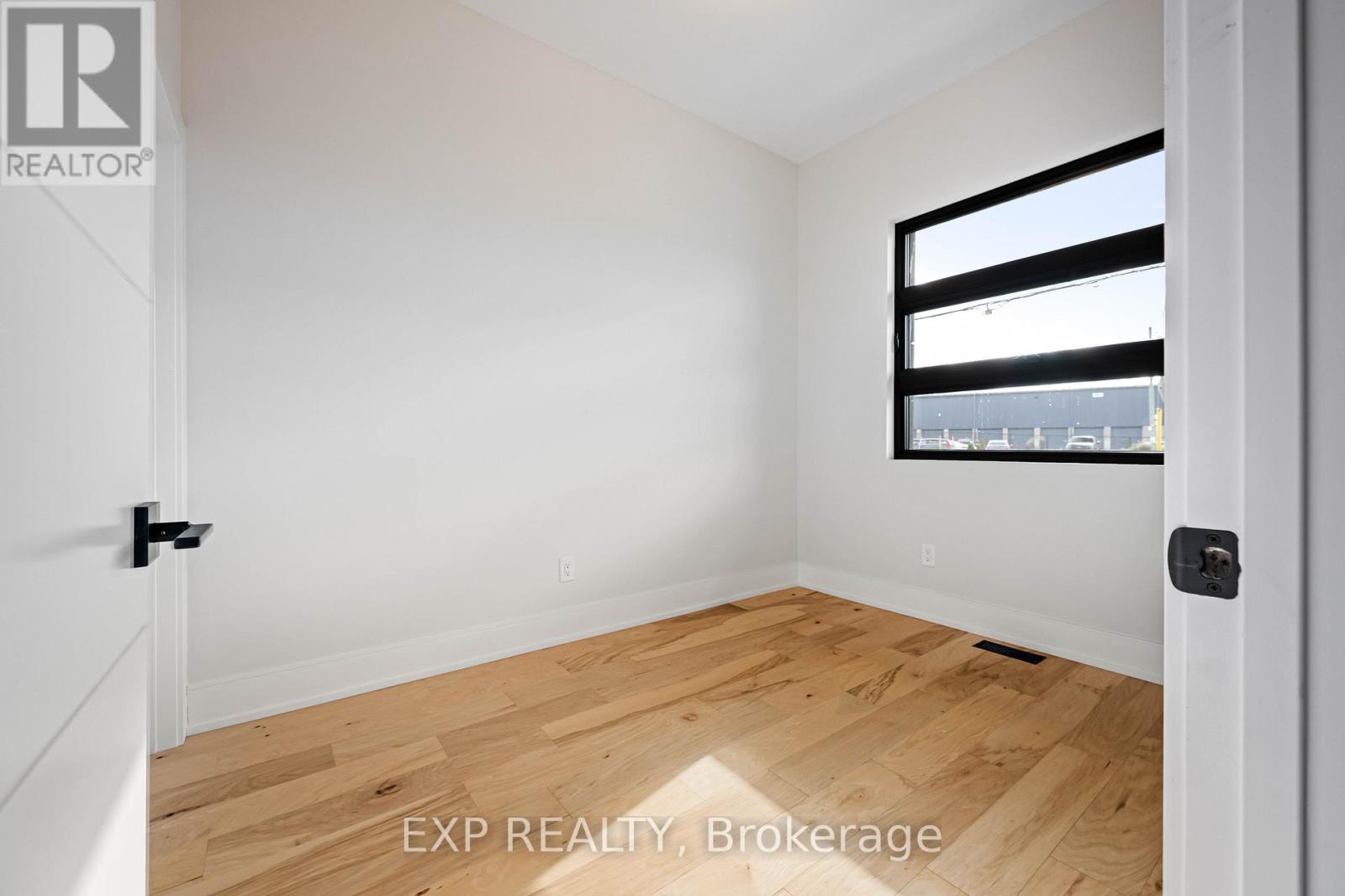 14 Walsh Avenue, Toronto, Ontario  M9M 1B6 - Photo 20 - W12567628