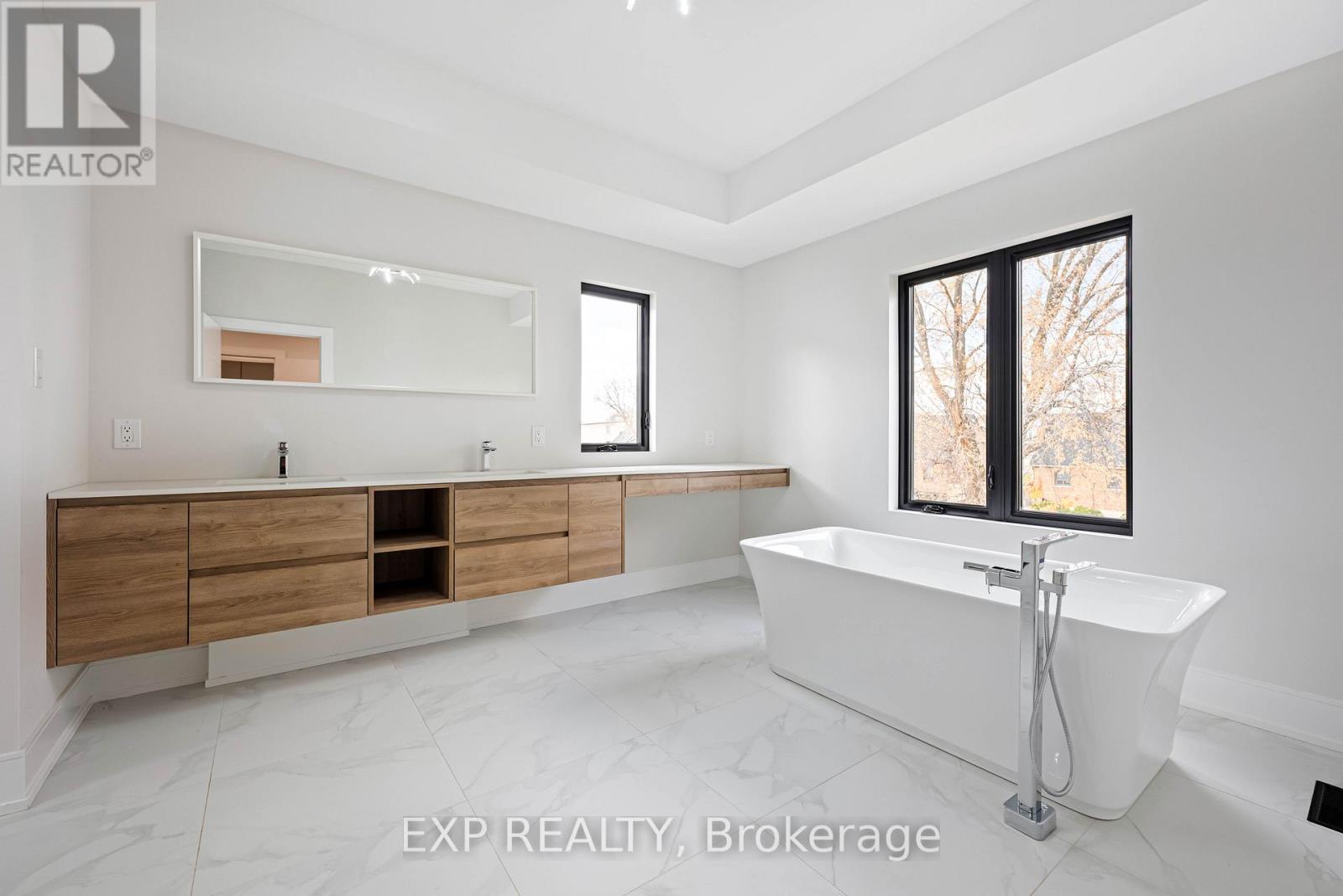 14 Walsh Avenue, Toronto, Ontario  M9M 1B6 - Photo 28 - W12567628