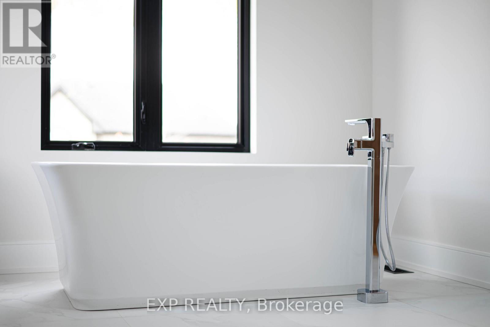 14 Walsh Avenue, Toronto, Ontario  M9M 1B6 - Photo 30 - W12567628