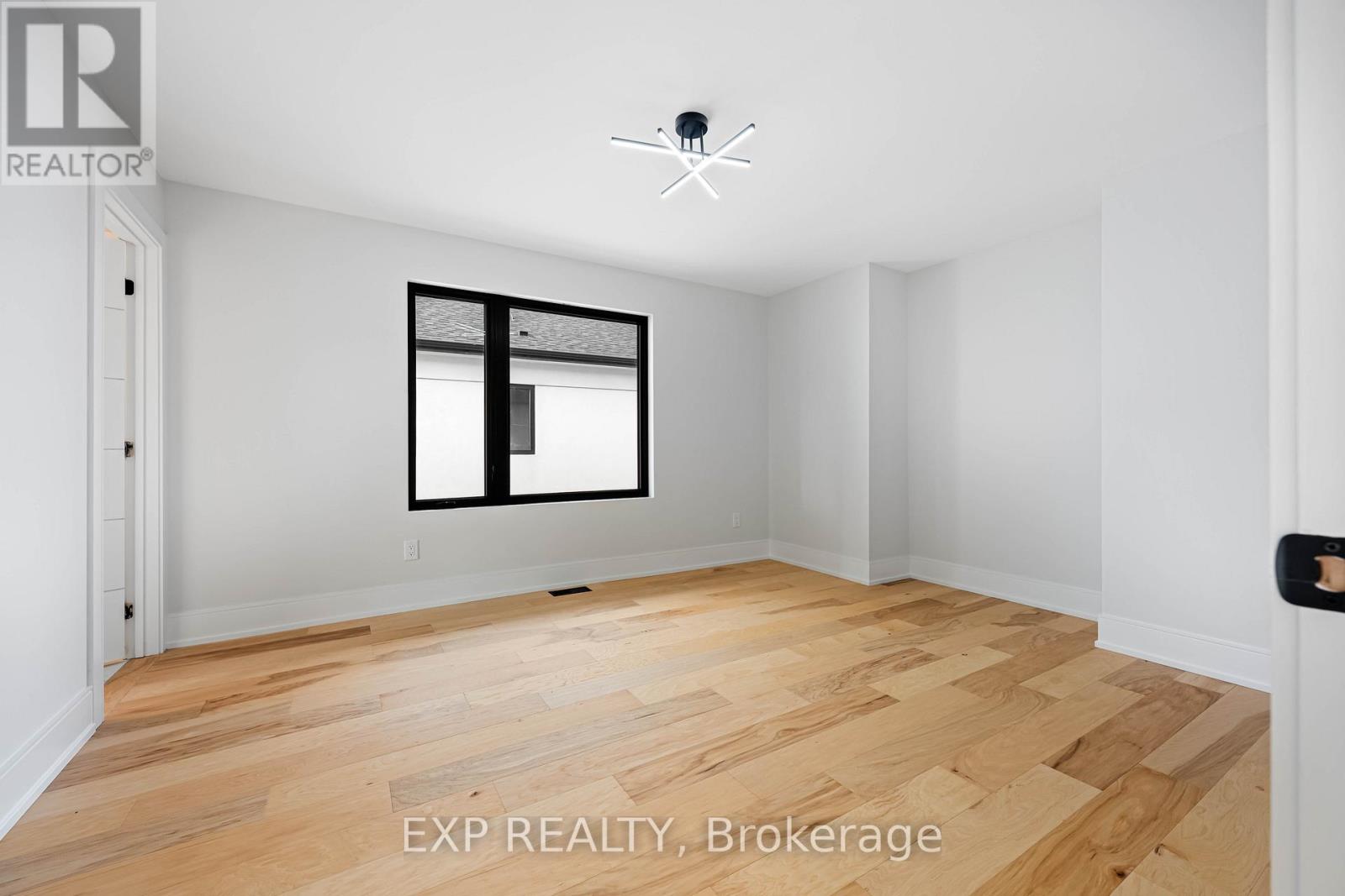 14 Walsh Avenue, Toronto, Ontario  M9M 1B6 - Photo 35 - W12567628