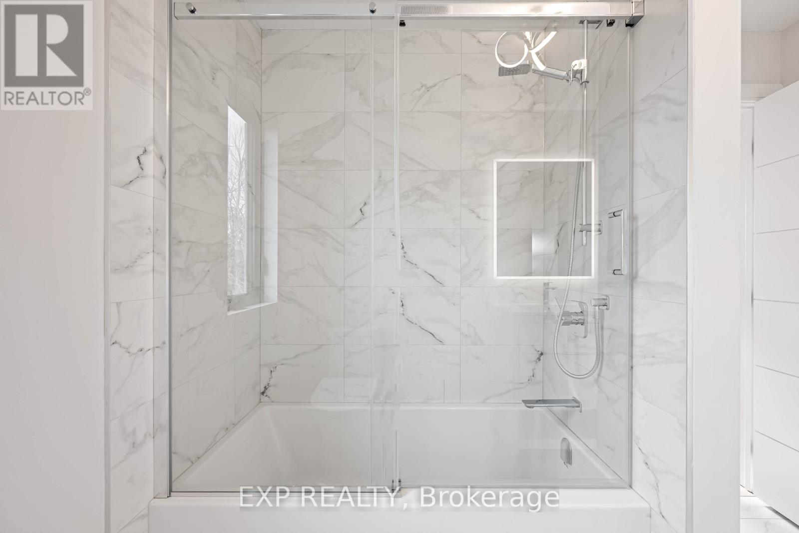 14 Walsh Avenue, Toronto, Ontario  M9M 1B6 - Photo 37 - W12567628