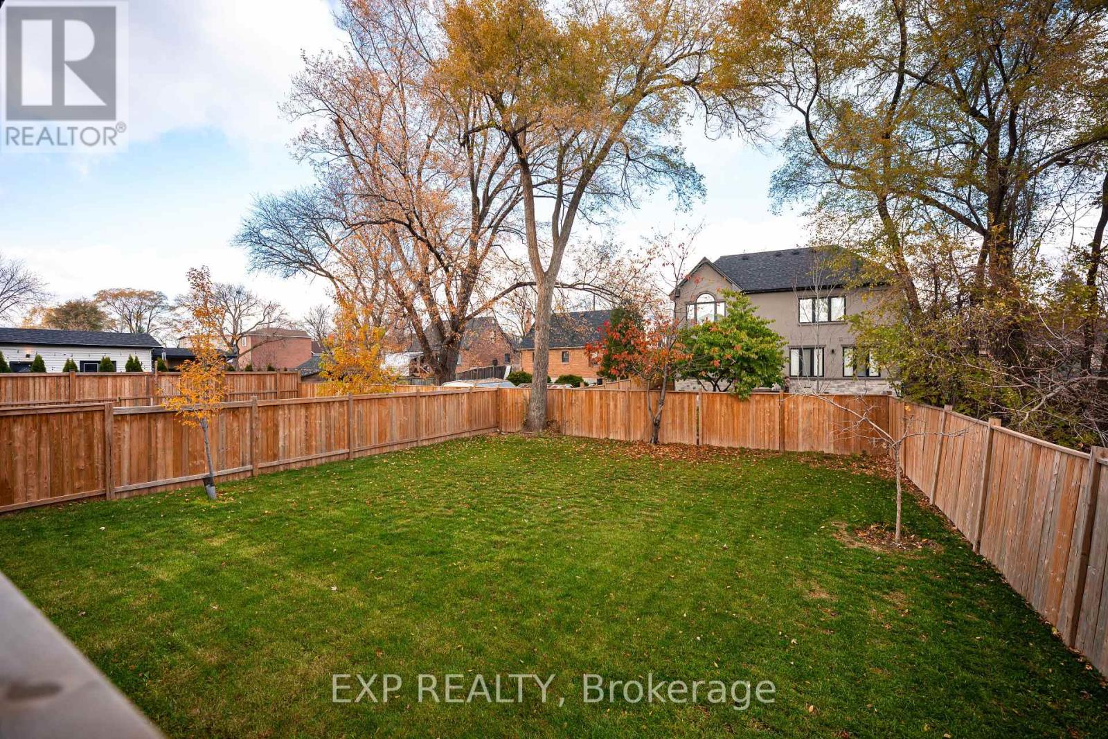 14 Walsh Avenue, Toronto, Ontario  M9M 1B6 - Photo 47 - W12567628