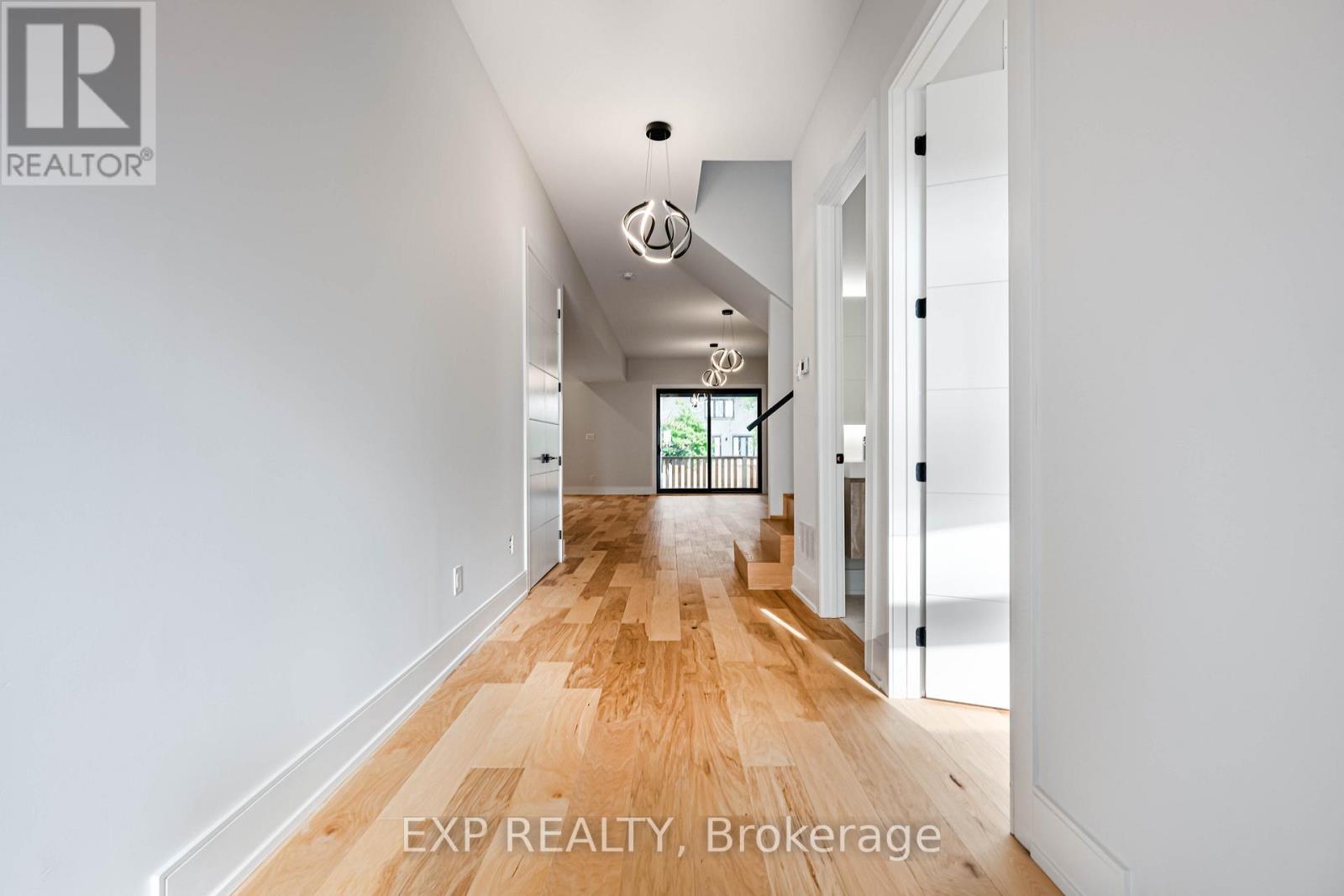 14 Walsh Avenue, Toronto, Ontario  M9M 1B6 - Photo 6 - W12567628