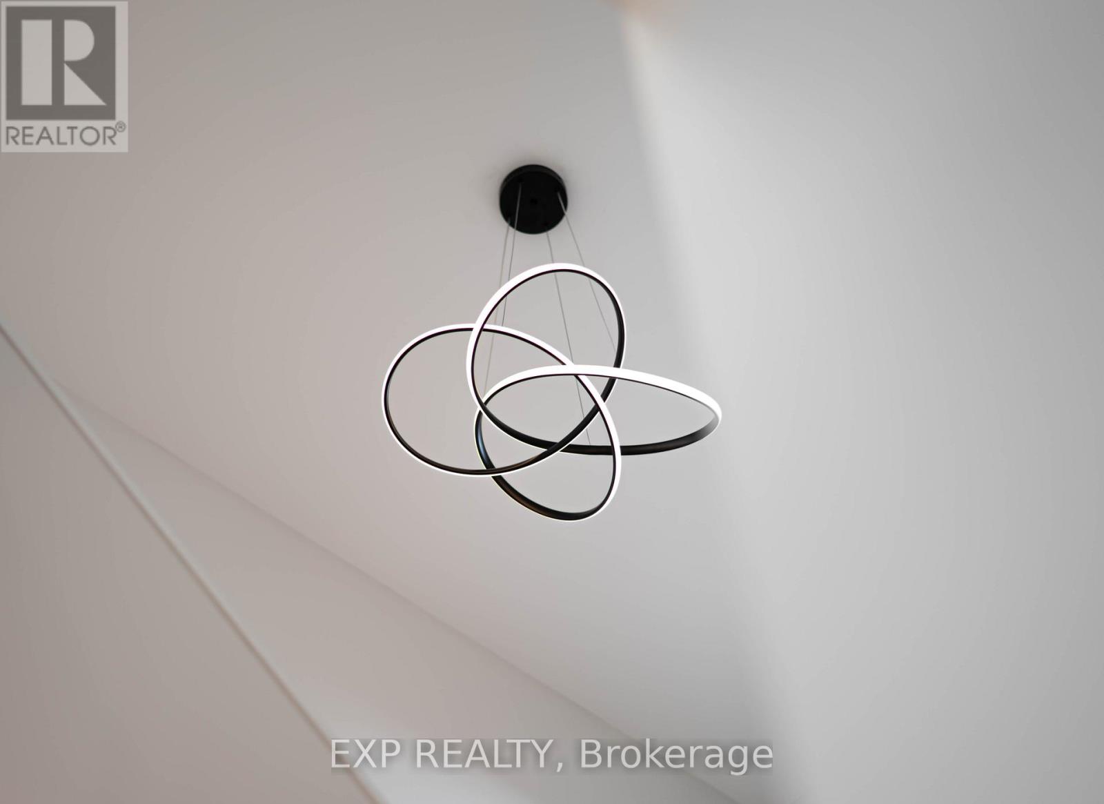 14 Walsh Avenue, Toronto, Ontario  M9M 1B6 - Photo 7 - W12567628