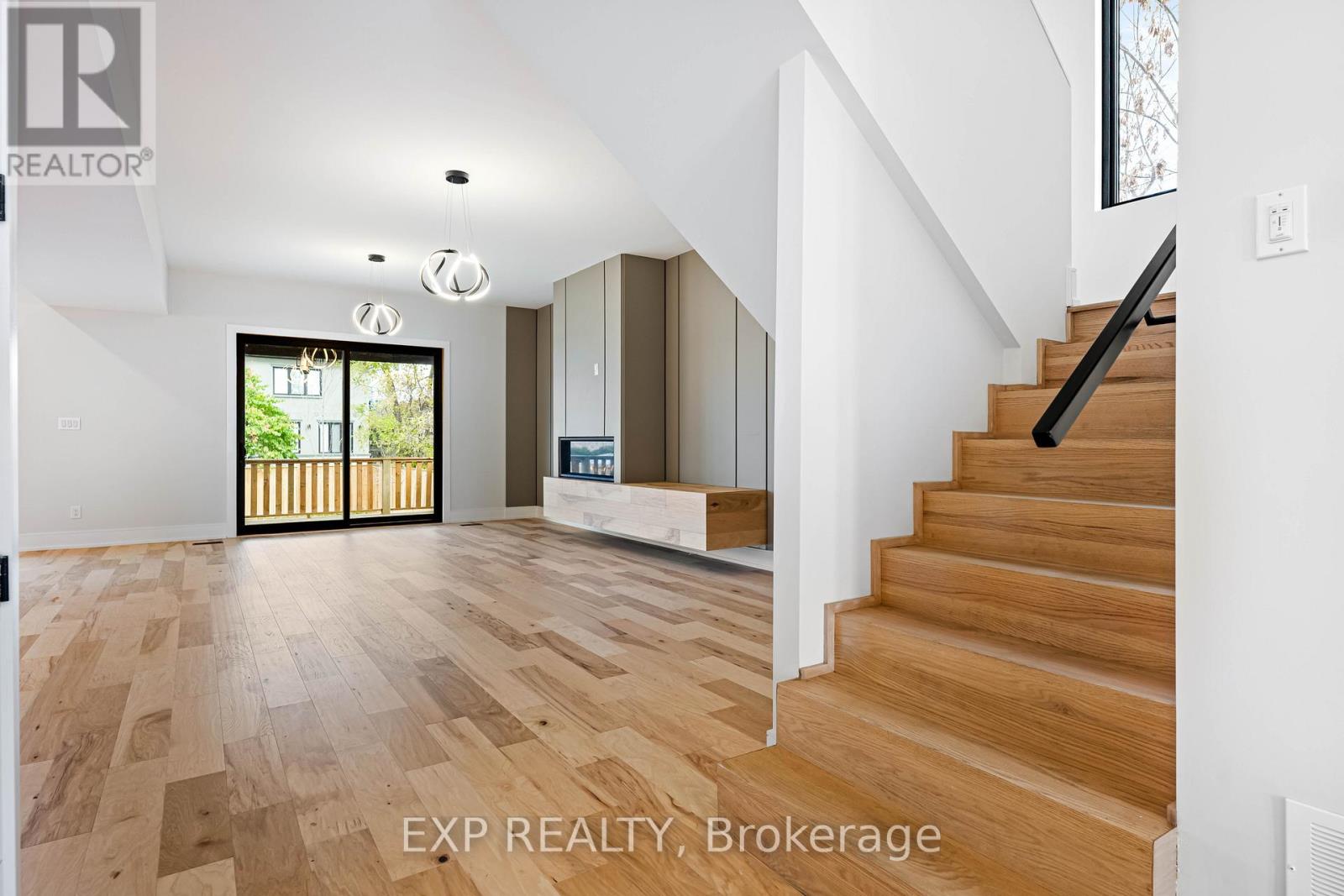 14 Walsh Avenue, Toronto, Ontario  M9M 1B6 - Photo 8 - W12567628