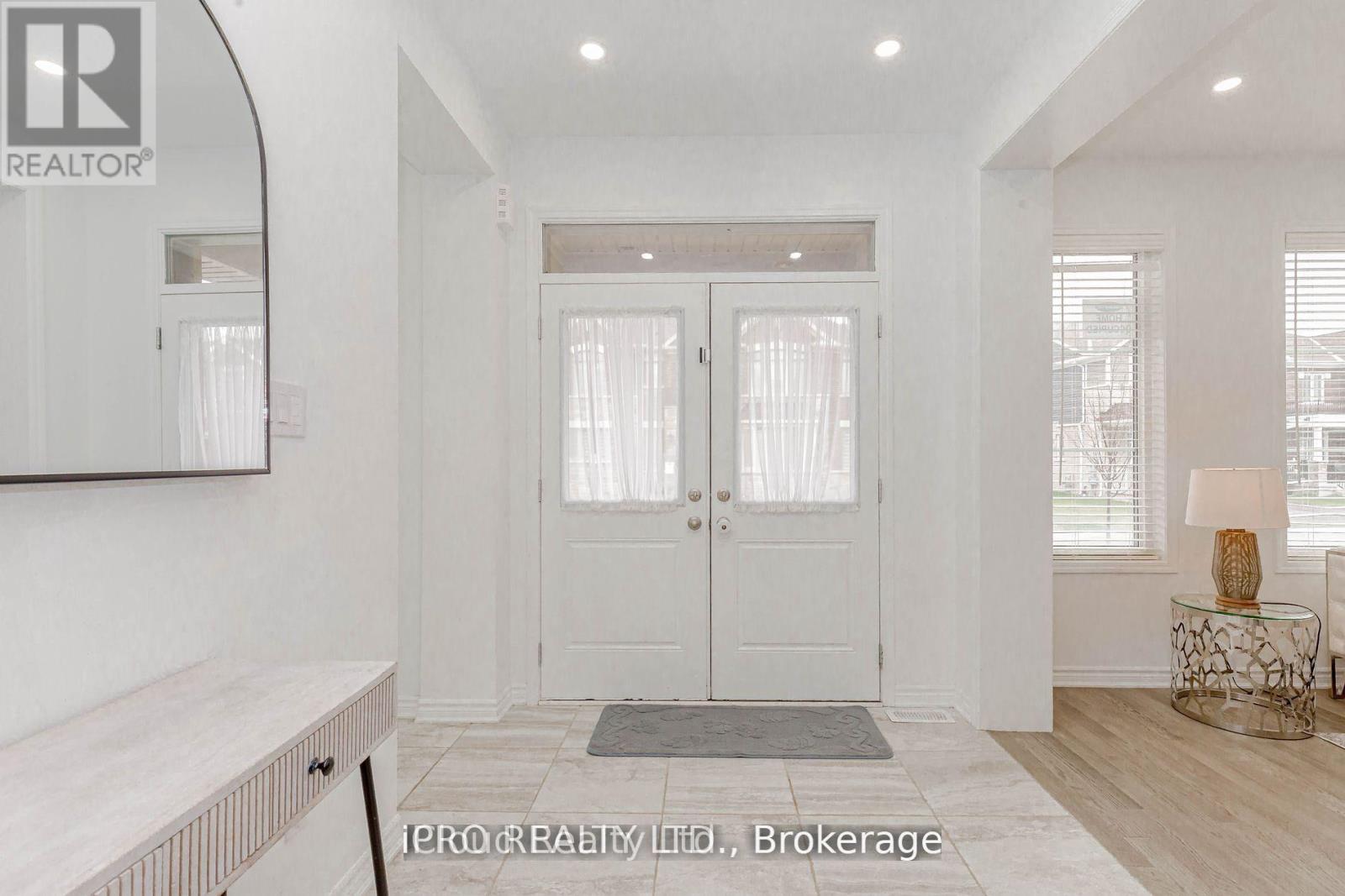 396 Boyd Lane, Milton, Ontario  L9T 2Z5 - Photo 4 - W12567668