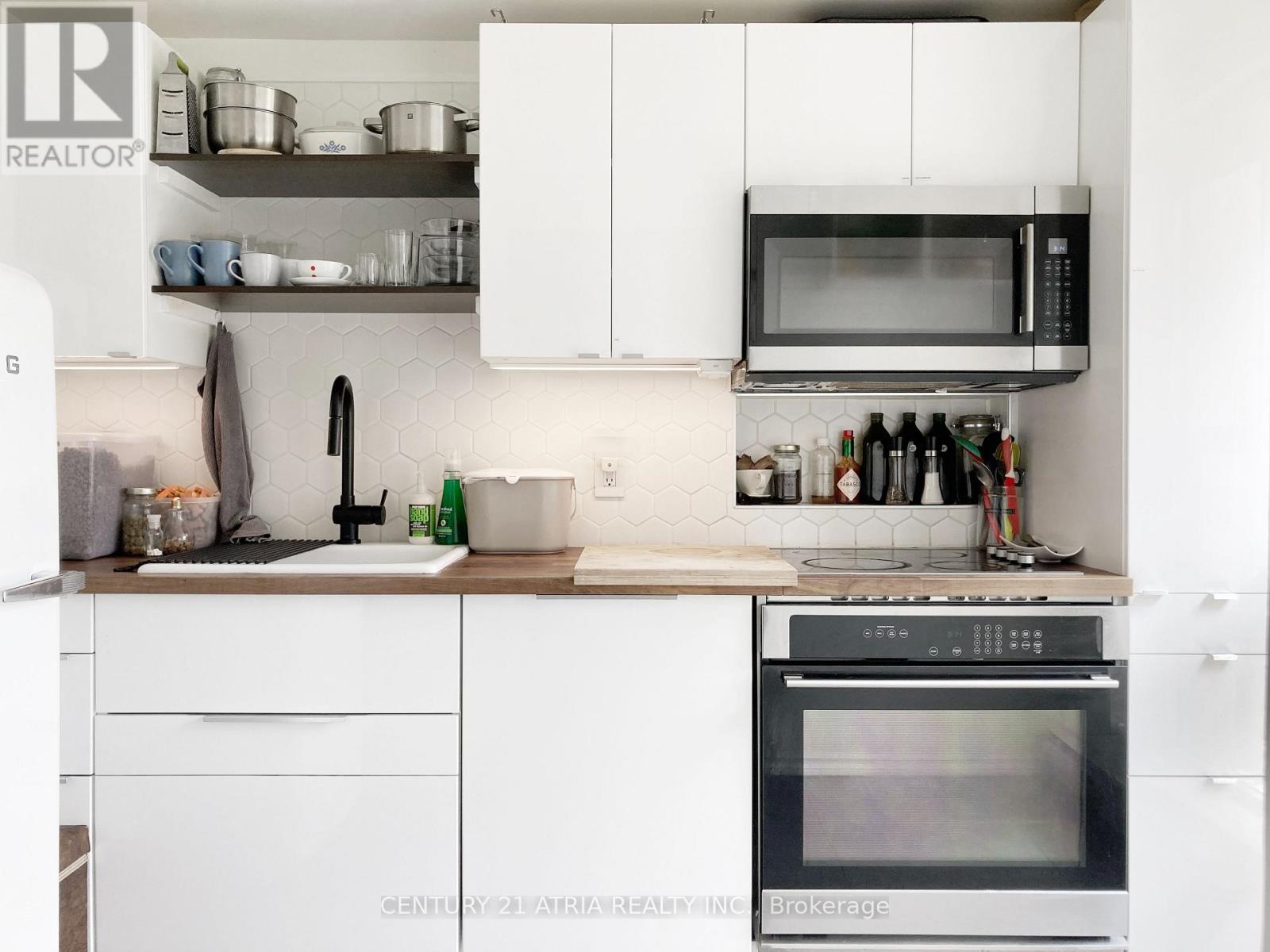 511 - 88 Charles Street E, Toronto, Ontario  M4Y 2W7 - Photo 3 - C12566666