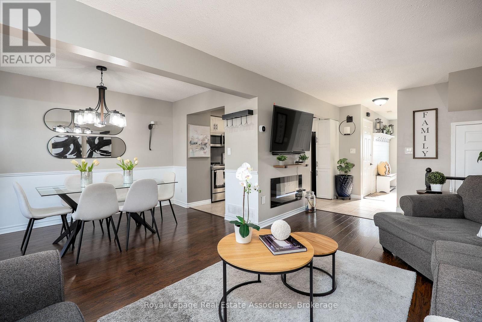 16 - 2 Royalwood Court, Hamilton, Ontario  L8E 4Y9 - Photo 3 - X12567560