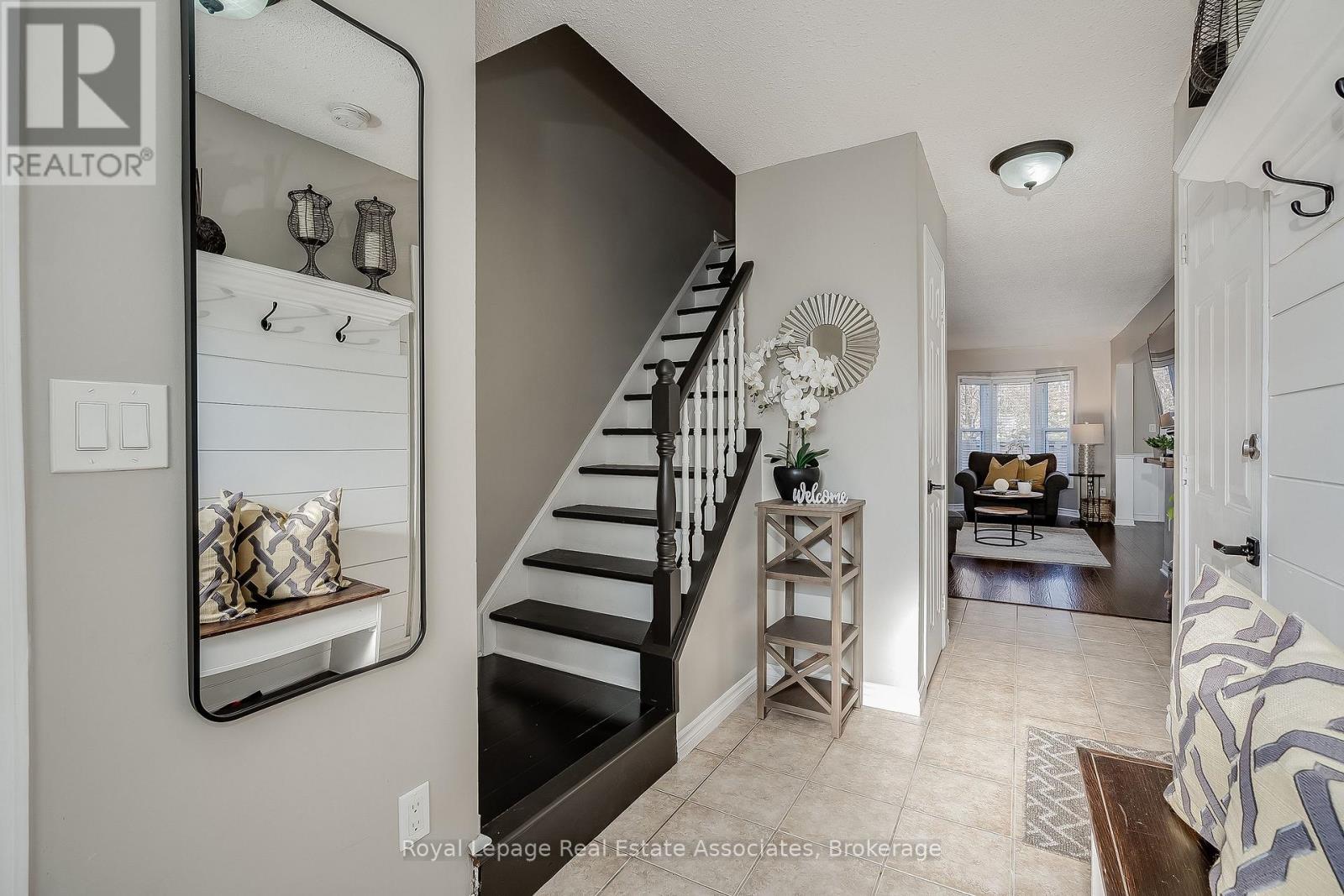 16 - 2 Royalwood Court, Hamilton, Ontario  L8E 4Y9 - Photo 4 - X12567560