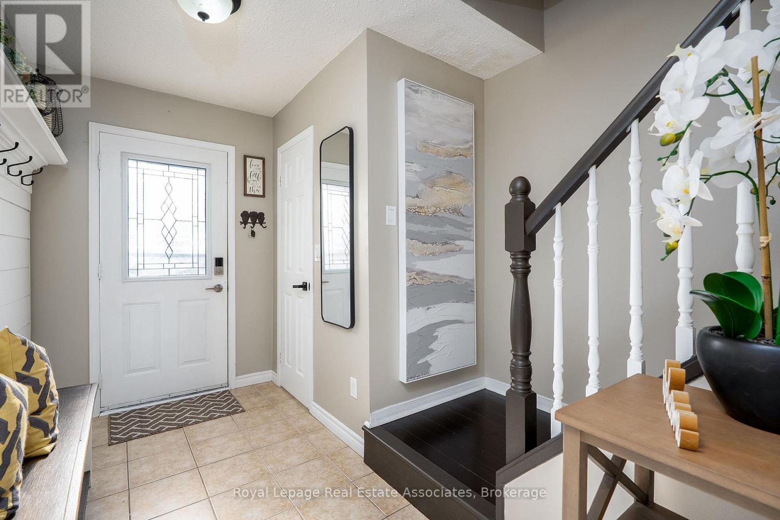 16 - 2 Royalwood Court, Hamilton, Ontario  L8E 4Y9 - Photo 5 - X12567560