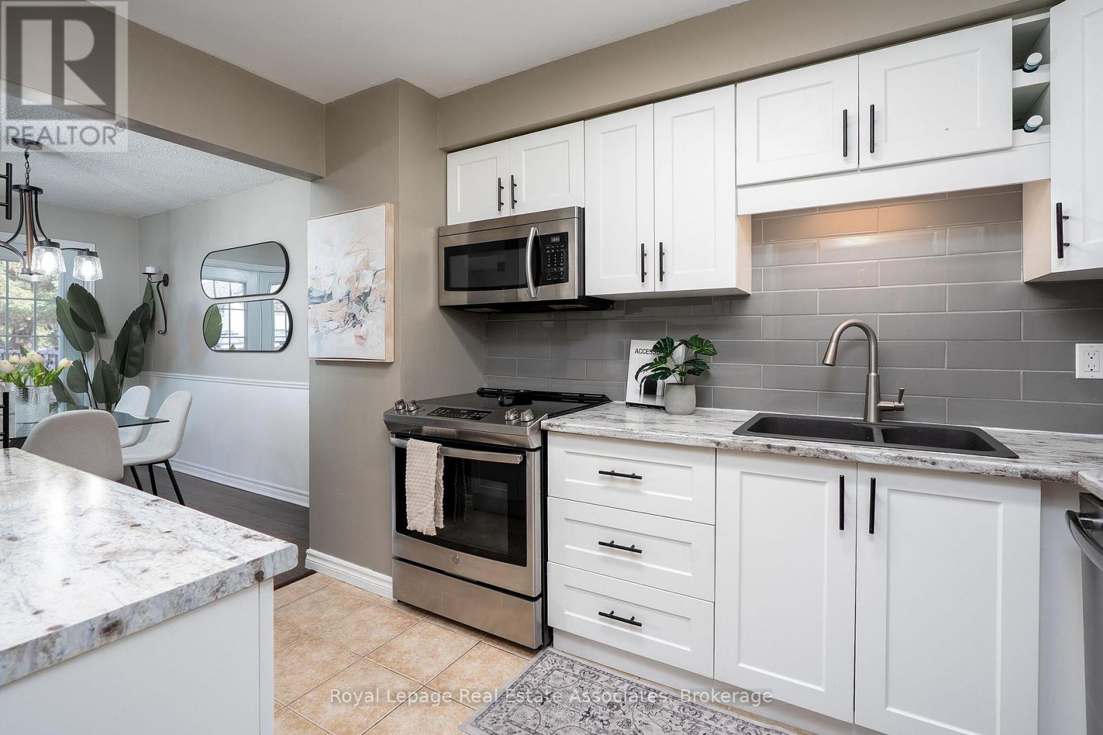 16 - 2 Royalwood Court, Hamilton, Ontario  L8E 4Y9 - Photo 6 - X12567560