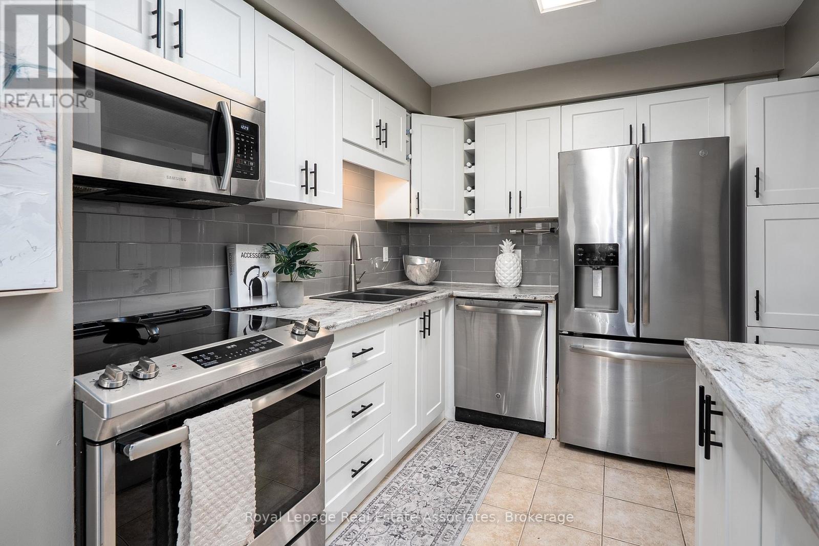 16 - 2 Royalwood Court, Hamilton, Ontario  L8E 4Y9 - Photo 8 - X12567560