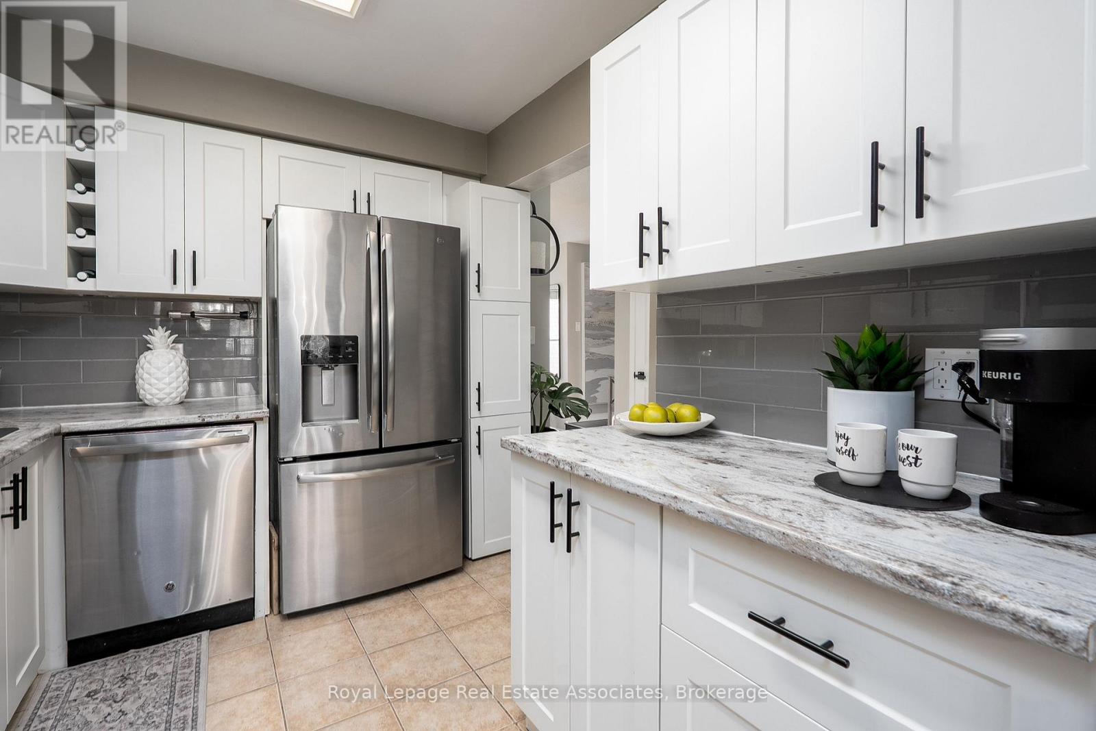 16 - 2 Royalwood Court, Hamilton, Ontario  L8E 4Y9 - Photo 9 - X12567560