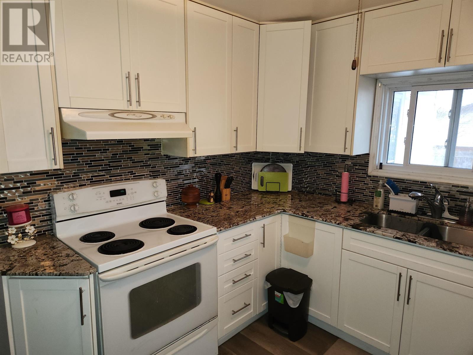 212 Kenogami Ave S, Thunder Bay, Ontario  P7B 4S3 - Photo 5 - TB253451