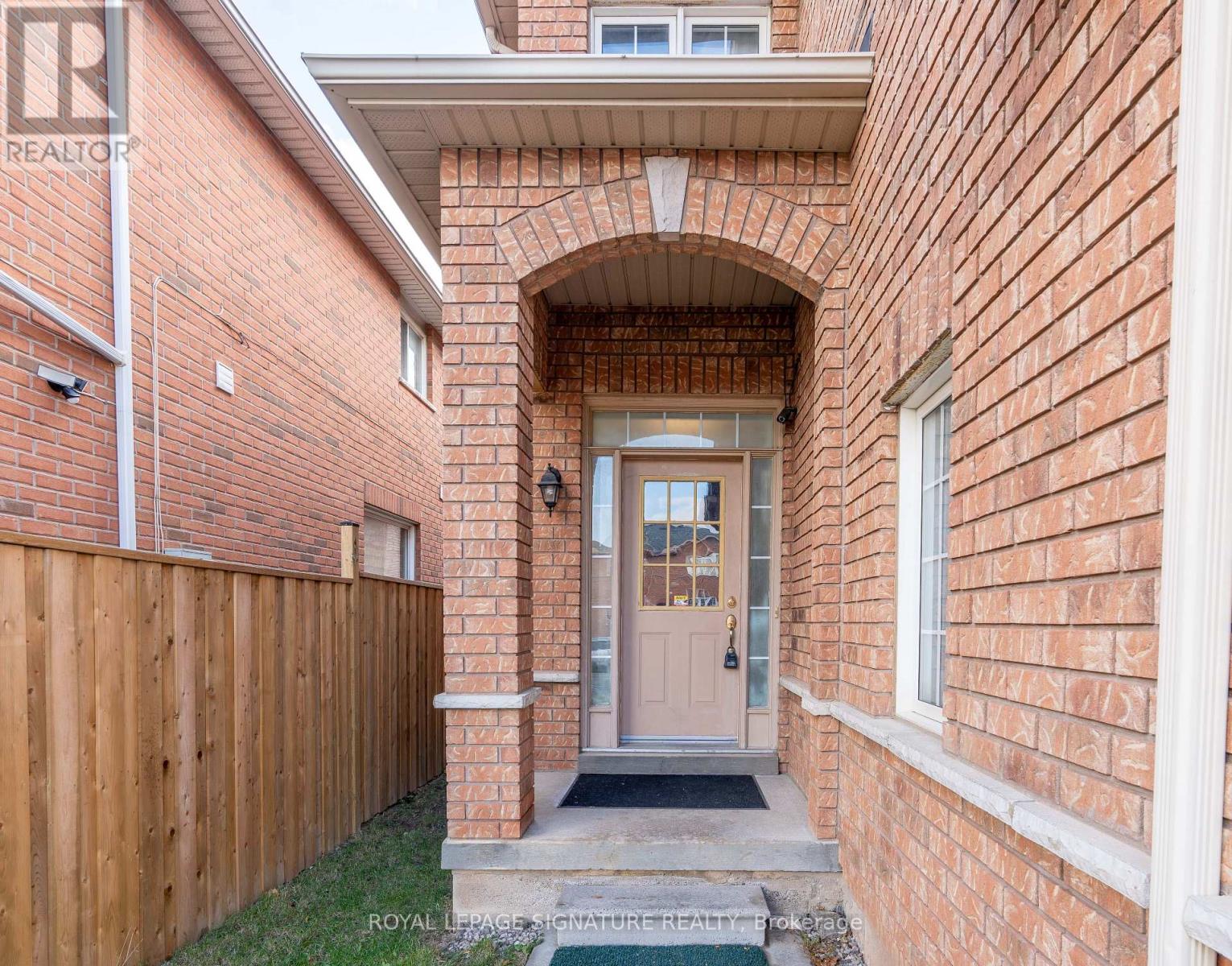 1082 Galesway Boulevard, Mississauga, Ontario  L5V 2T6 - Photo 3 - W12558794