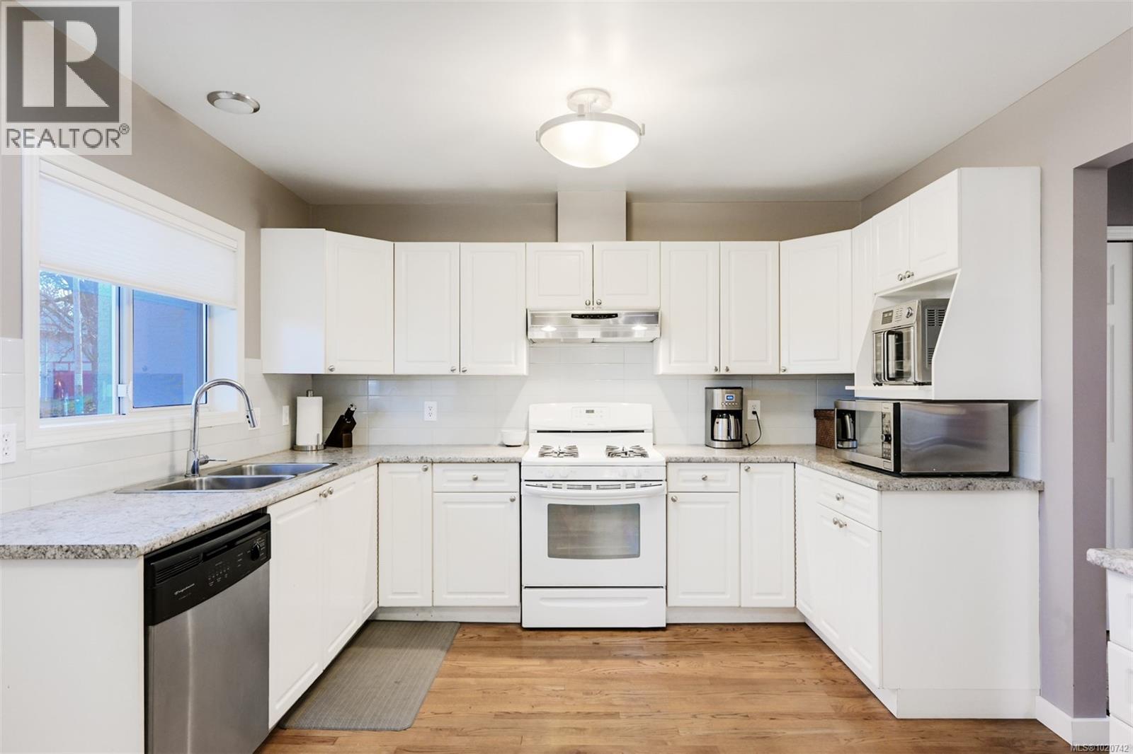 2211 Forbes St, Victoria, British Columbia  V8R 4B5 - Photo 18 - 1020742