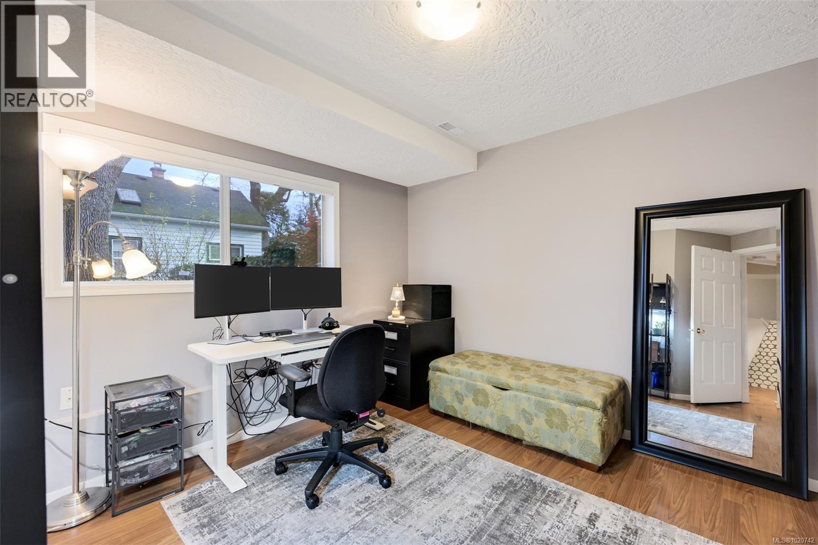 2211 Forbes St, Victoria, British Columbia  V8R 4B5 - Photo 33 - 1020742