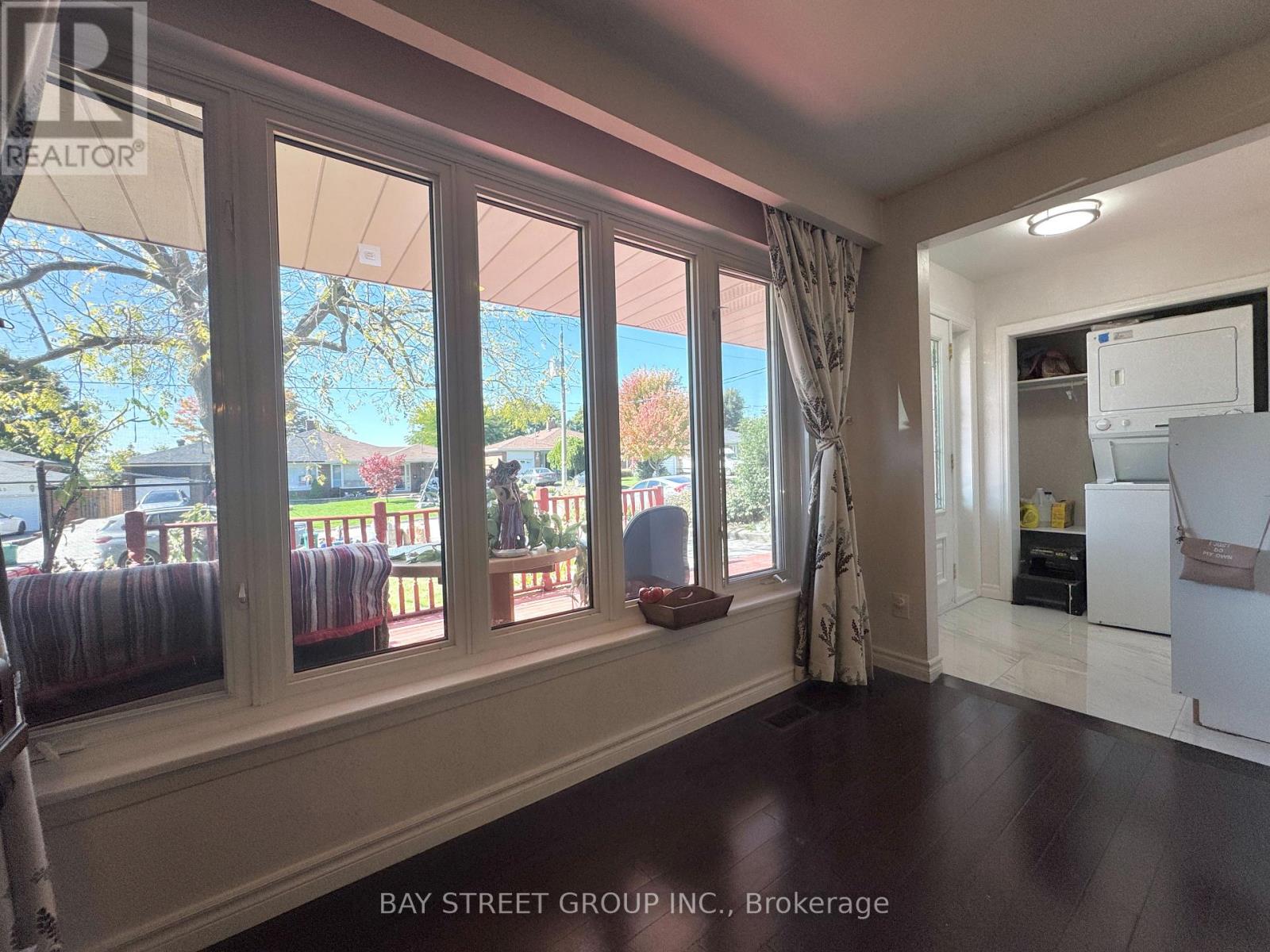 Main Floor #1 - 43 Sherwood Forest Drive, Markham, Ontario  L3P 1P5 - Photo 3 - N12445326