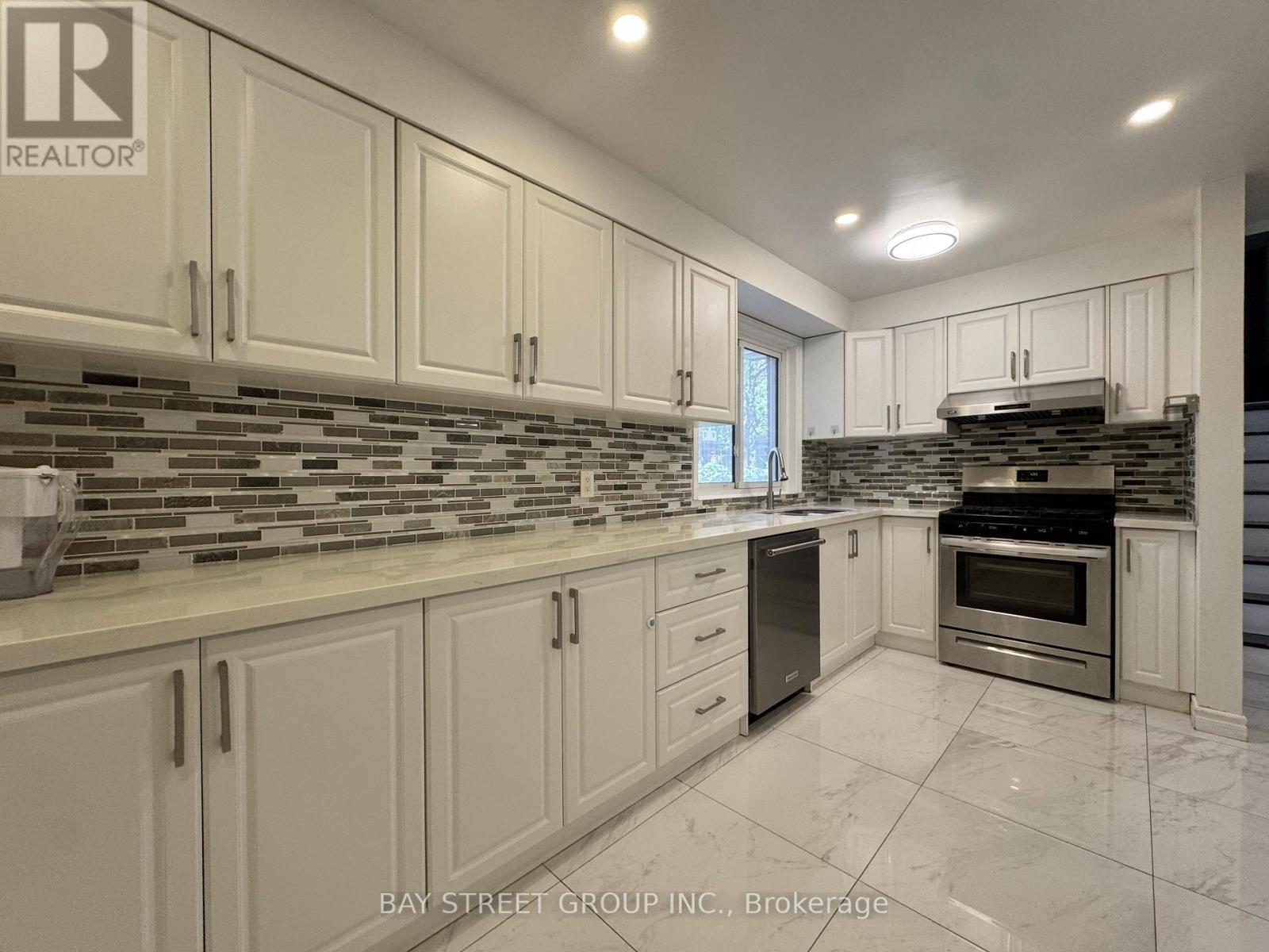 Main Floor #1 - 43 Sherwood Forest Drive, Markham, Ontario  L3P 1P5 - Photo 13 - N12445326