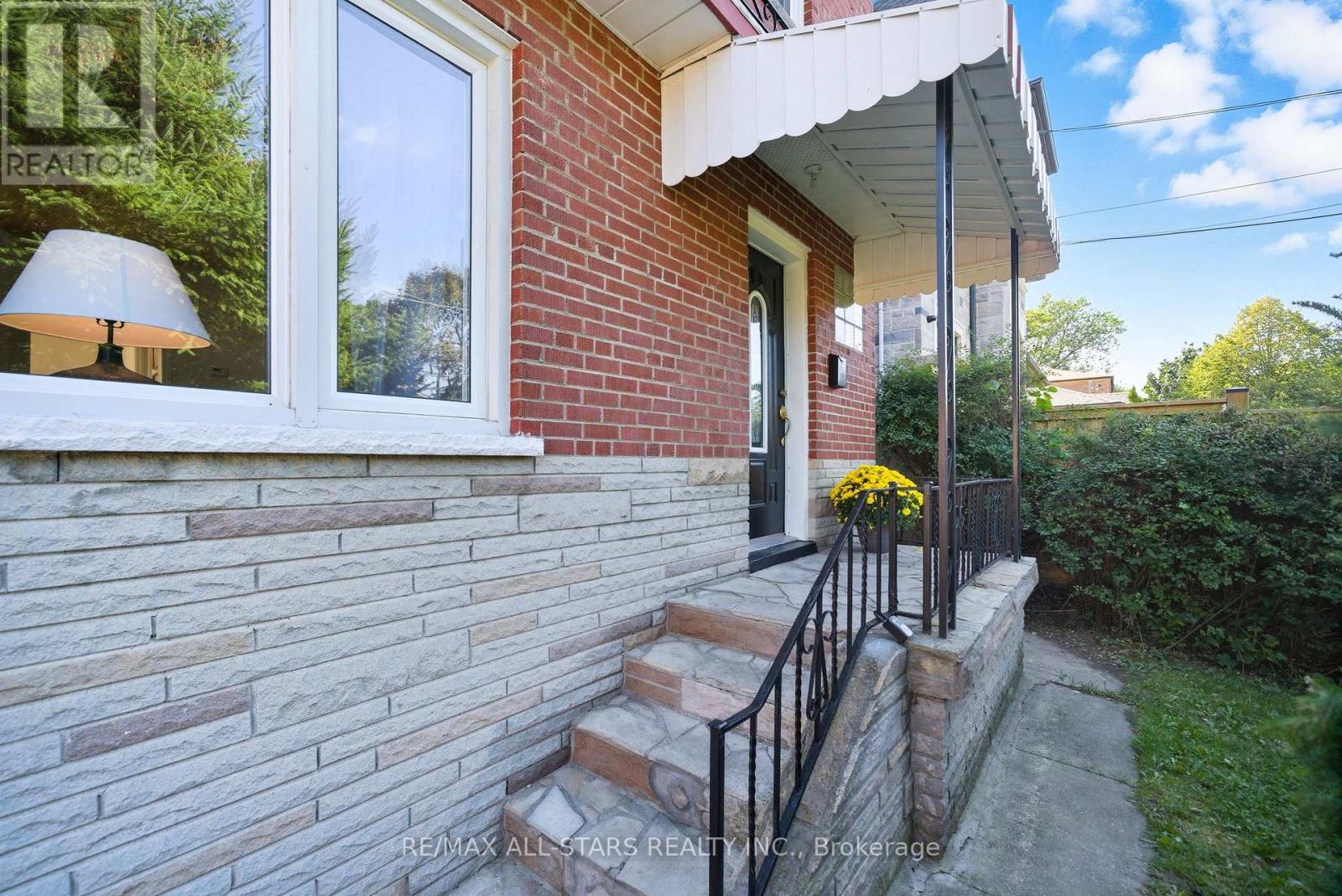 11 Chatterton Boulevard, Toronto, Ontario  M1M 2G3 - Photo 5 - E12567752