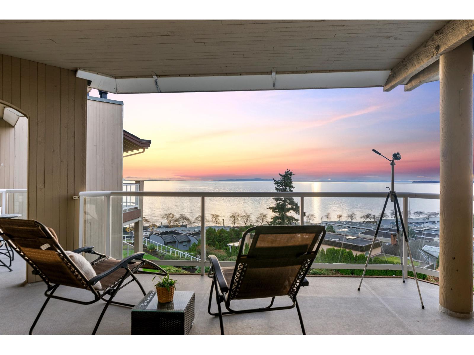 402 15025 VICTORIA AVENUE, White Rock, British Columbia