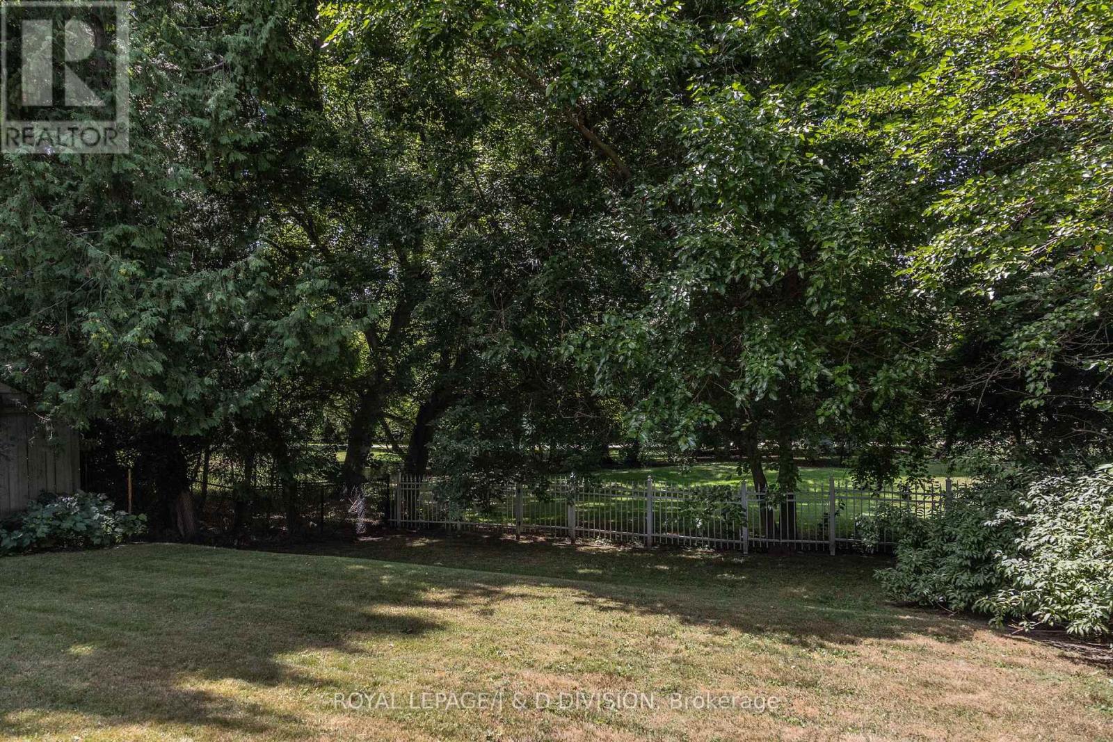 10 Campbell Crescent, Toronto, Ontario  M2P 1P2 - Photo 3 - C12563514