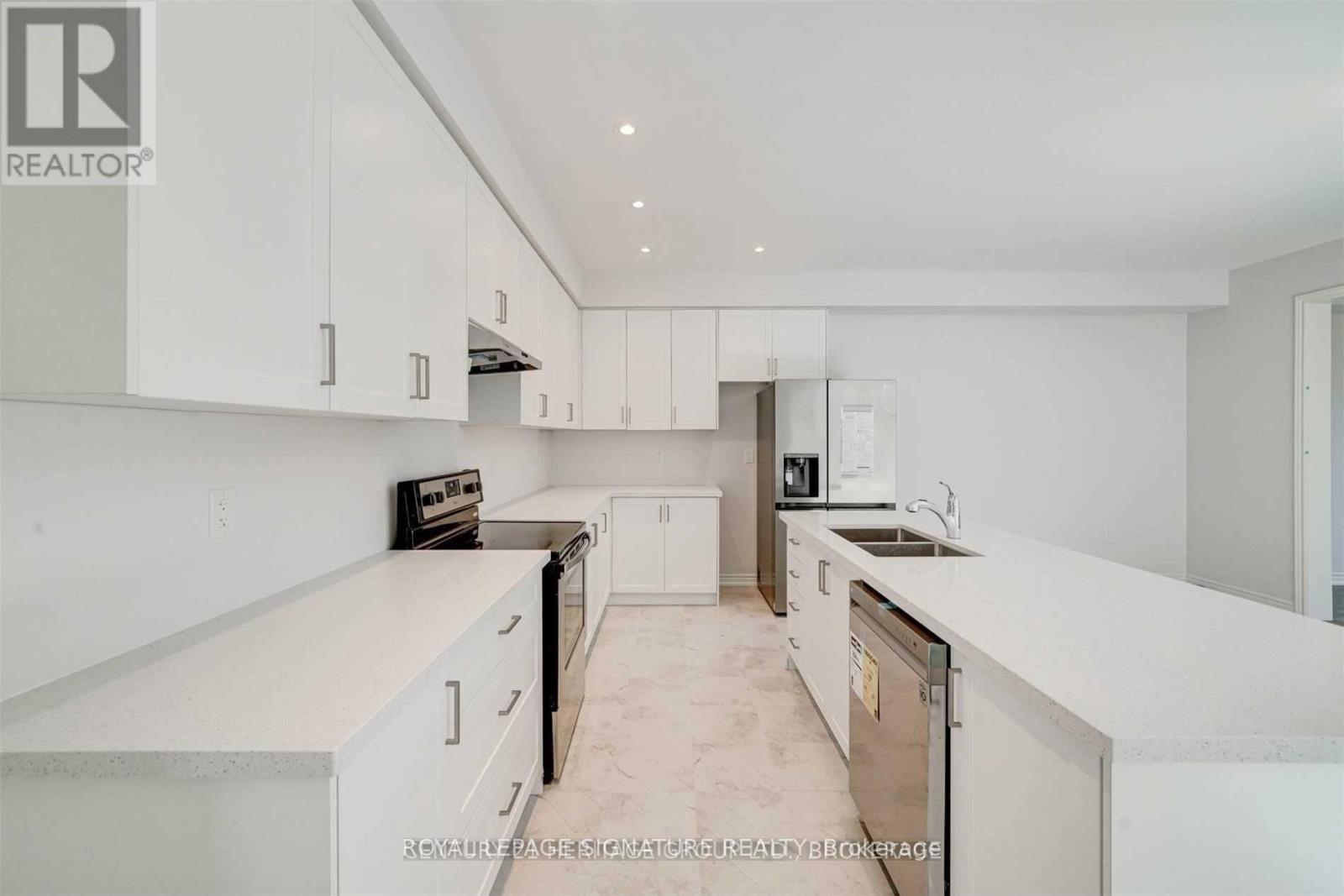 5 Frederick Taylor Way, East Gwillimbury, Ontario  L0G 1M0 - Photo 3 - N12566282